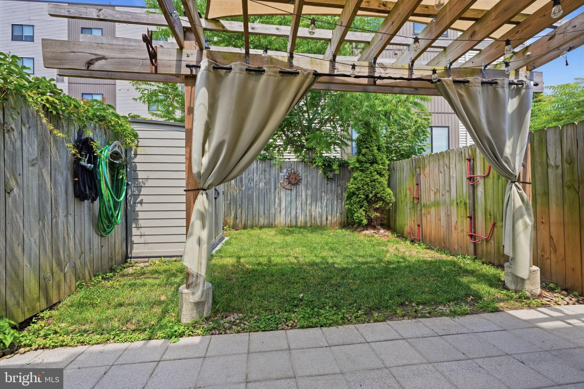 ROXBOROUGH - Residential