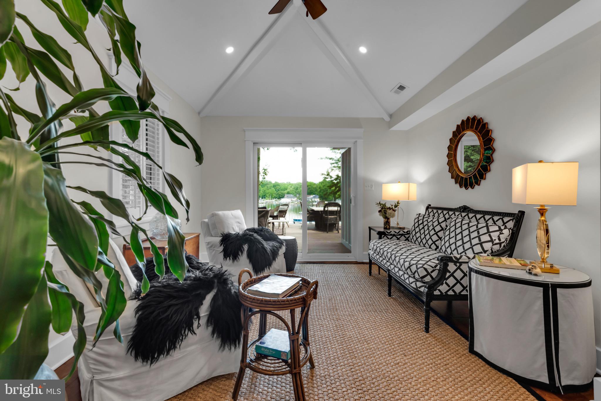 RHODE HARBOR - Residential
