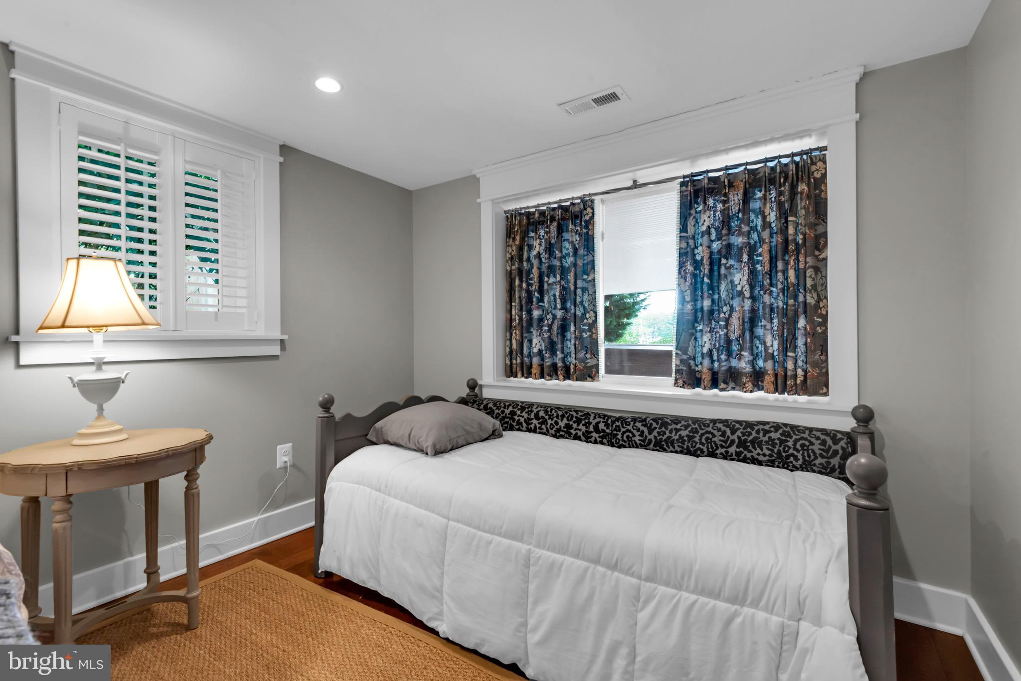 RHODE HARBOR - Residential