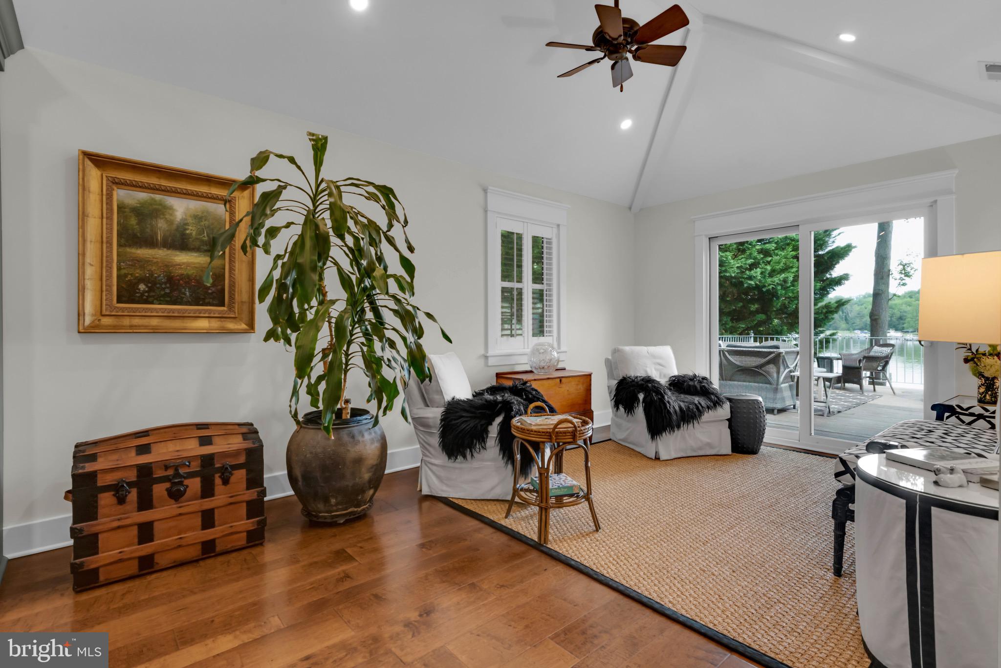 RHODE HARBOR - Residential