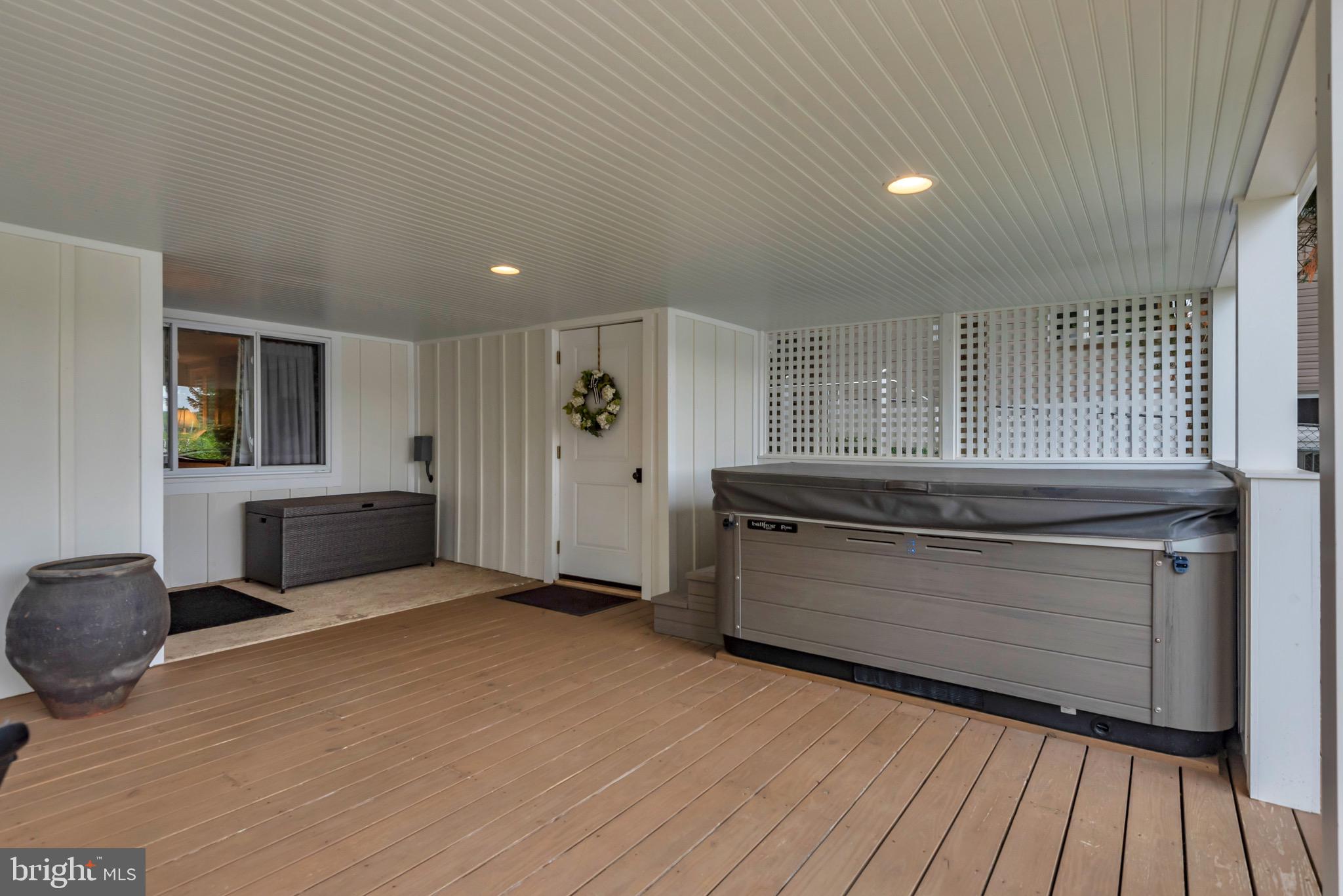 RHODE HARBOR - Residential