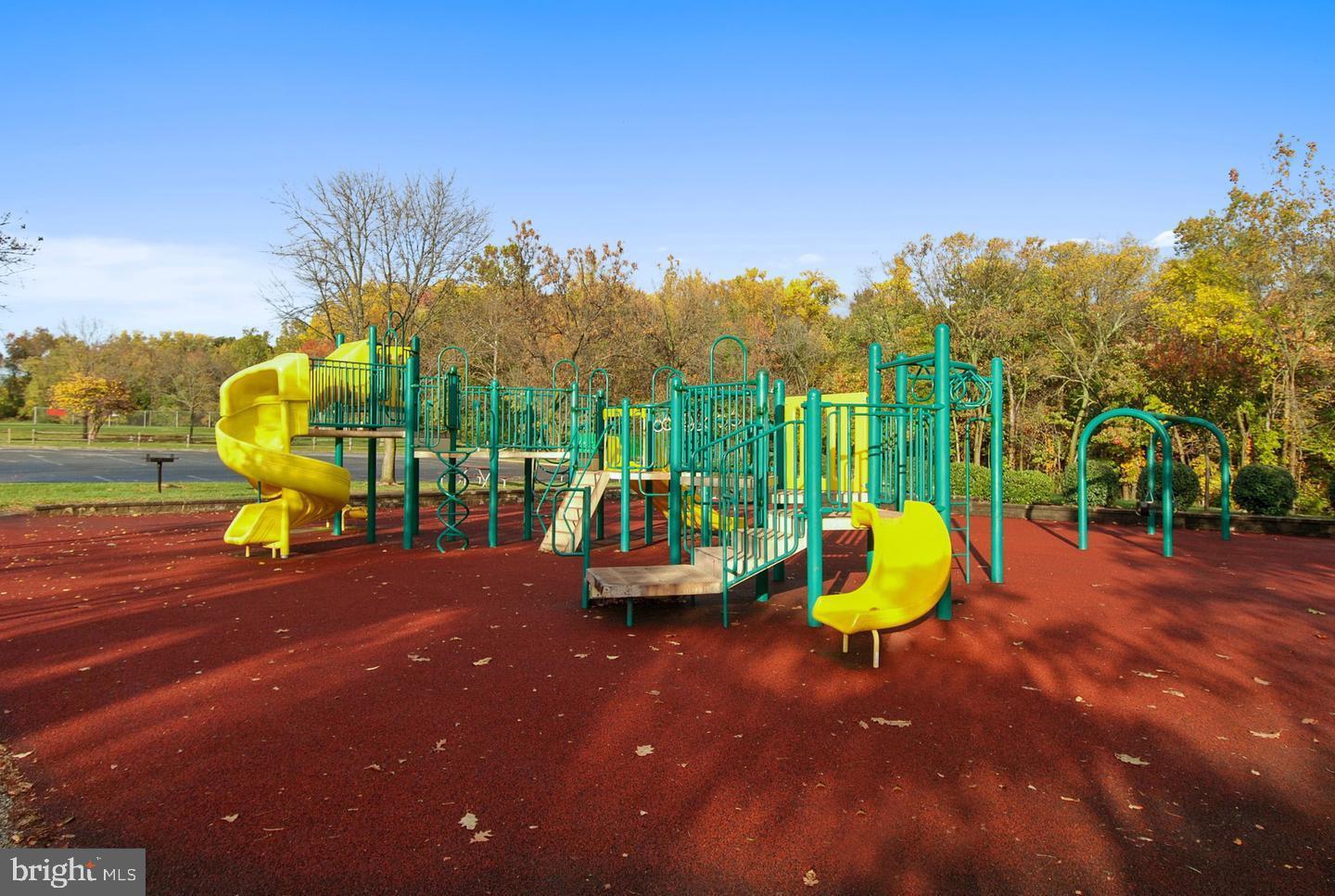 TREOVER CONDOMINIUM - Residential Lease