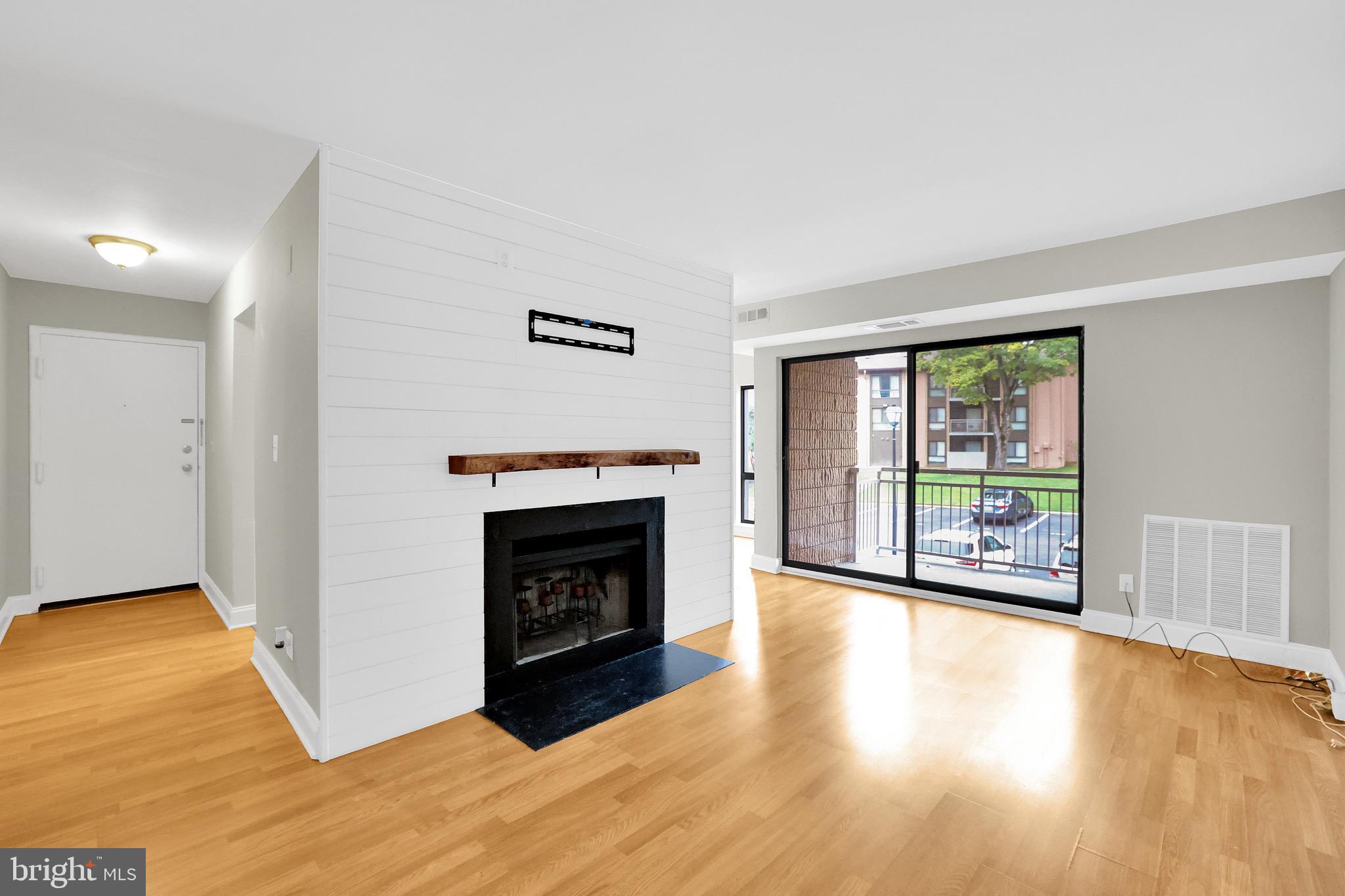 TREOVER CONDOMINIUM - Residential Lease