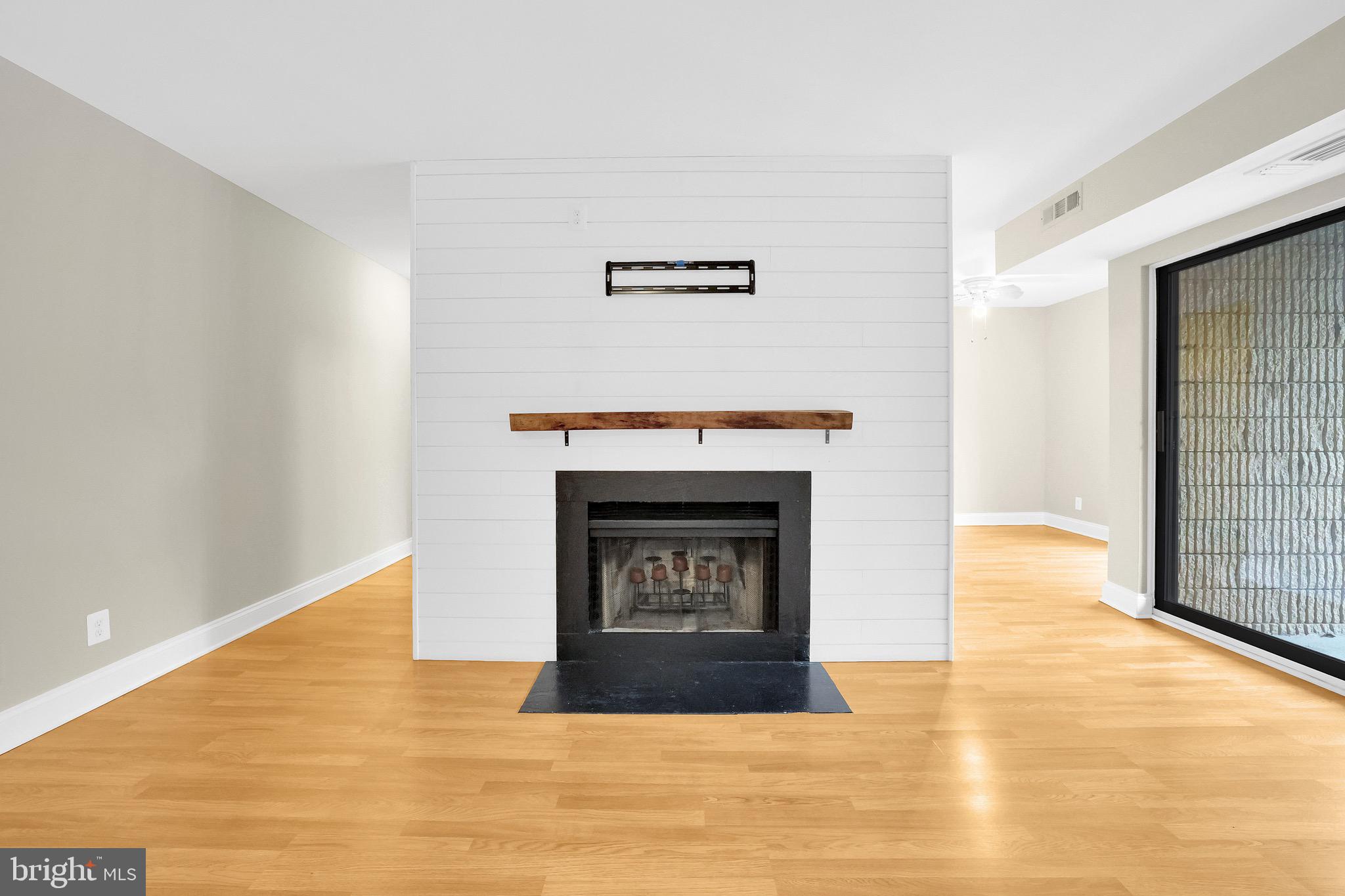 TREOVER CONDOMINIUM - Residential Lease