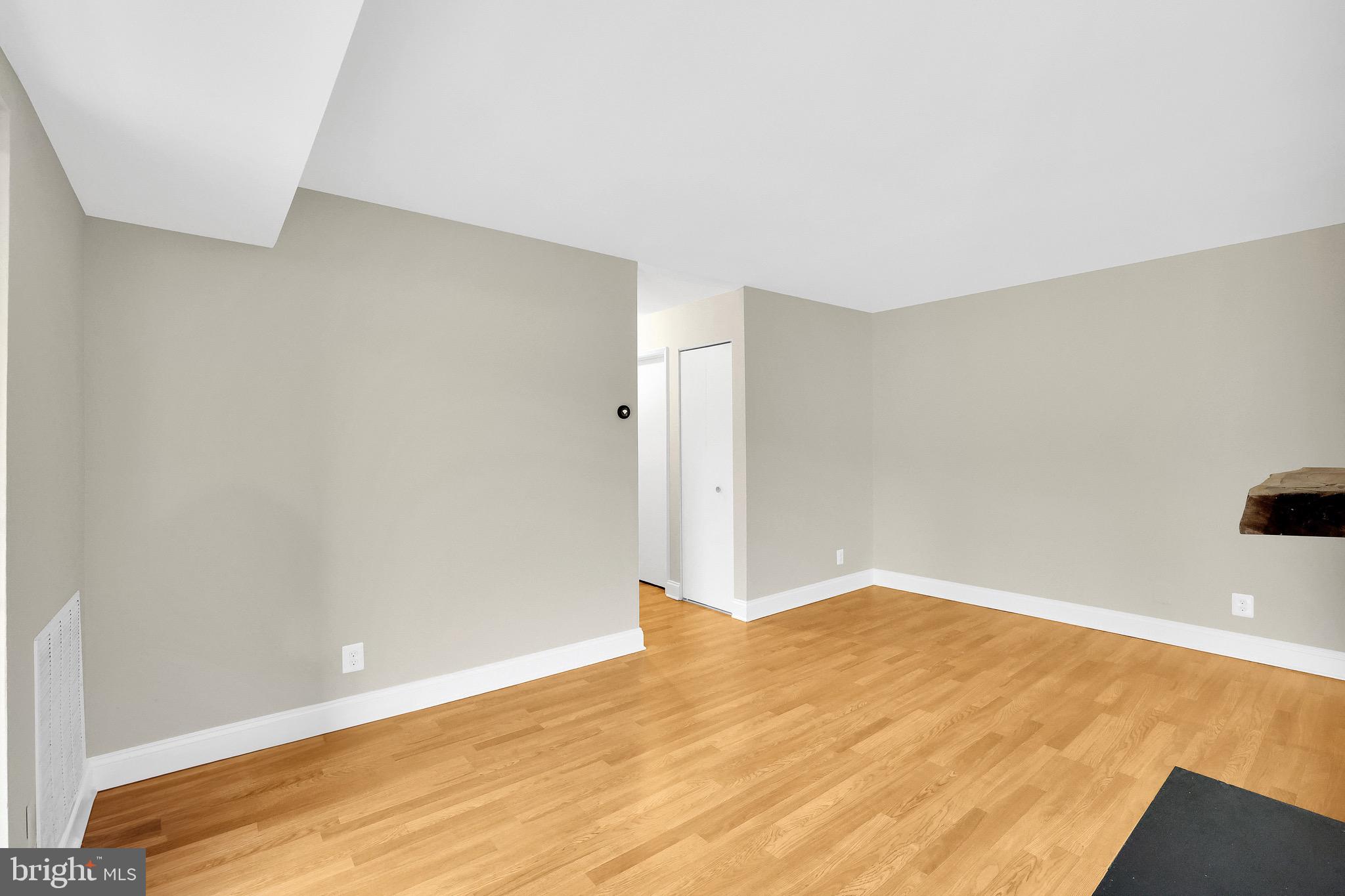 TREOVER CONDOMINIUM - Residential Lease