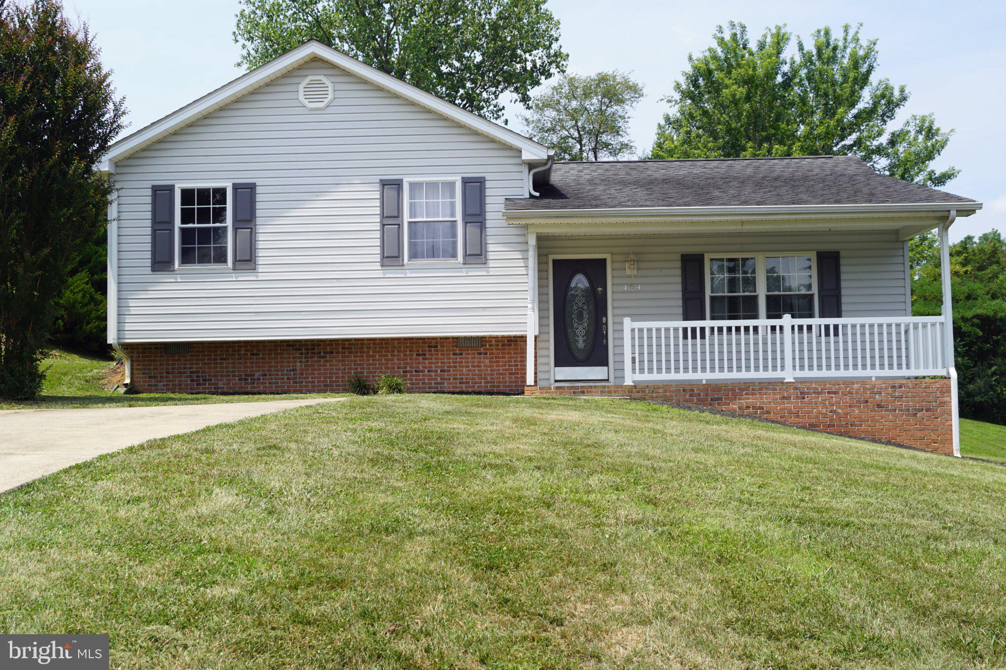 Located in the Orchard View subdivision of Woodstock, this charming home offers 3 bedrooms and 2 full baths across comfortable living spaces to include a spacious living room and separate dining room. Set on close to a half - acre lot, the property features a welcoming covered front porch and rear deck—perfect for morning coffee or evening relaxation.
Located just minutes from Woodstock Park, pool, shopping and restaurants this home offers both tranquility and convenience.