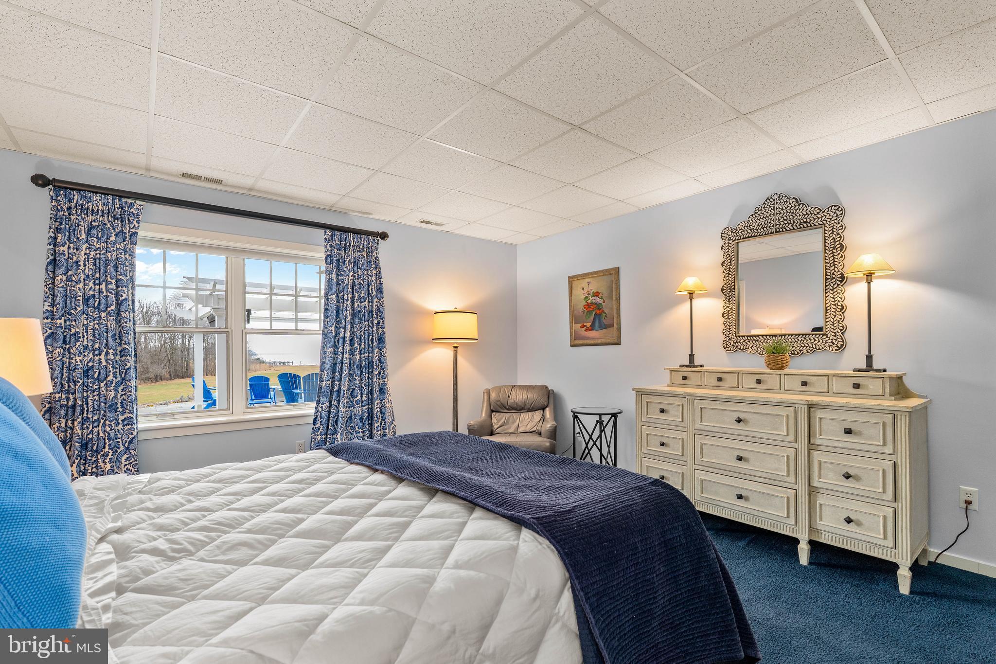 SUNSET POINTE - Residential