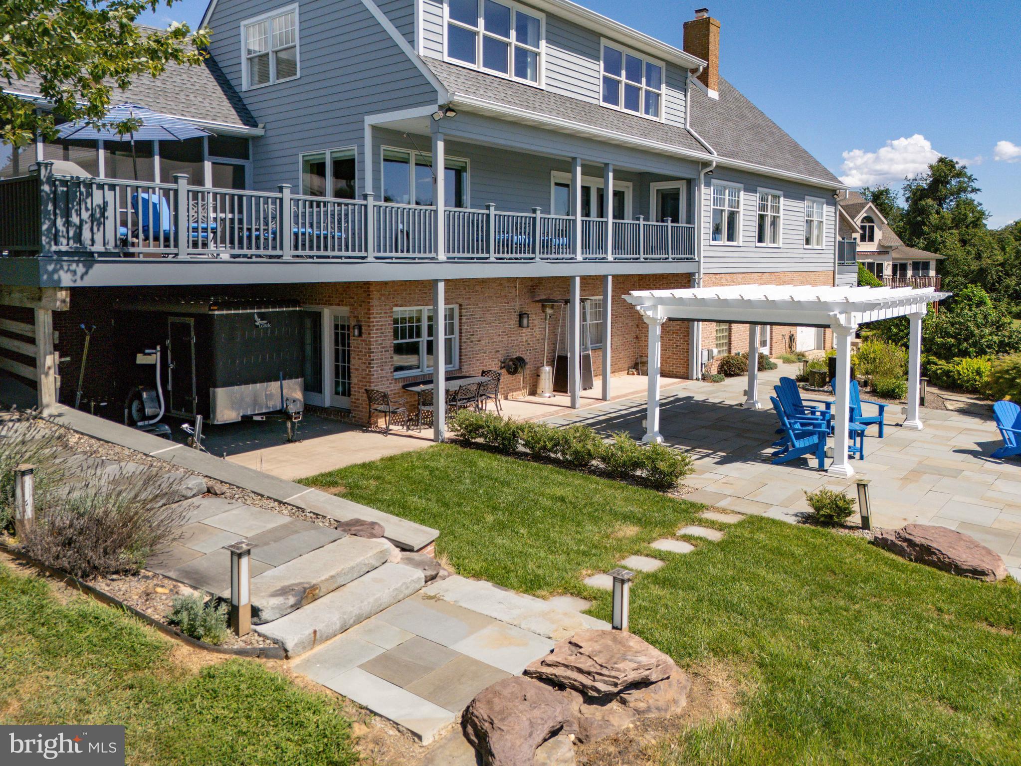 SUNSET POINTE - Residential