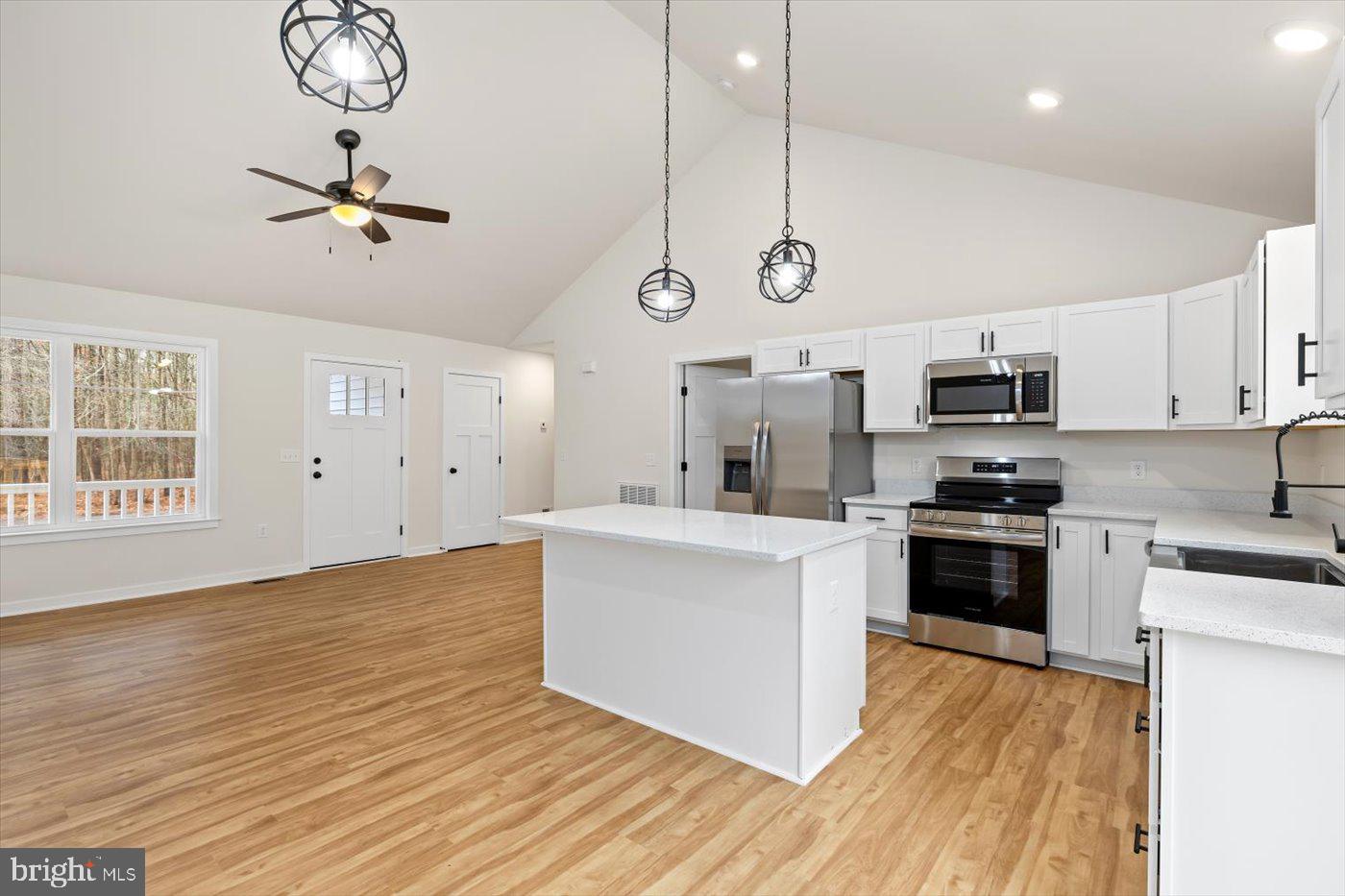 LAKE CAROLINE - Residential