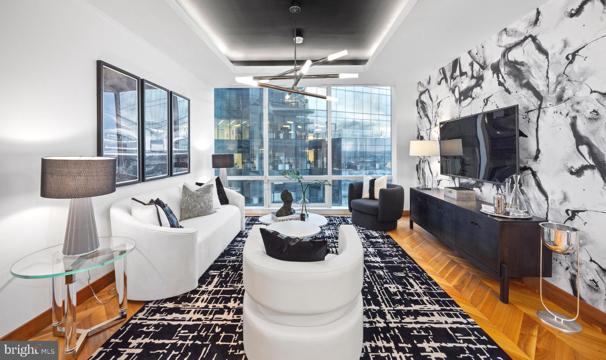 FOUR SEASONS PRIVATE RESIDENCES - Residential
