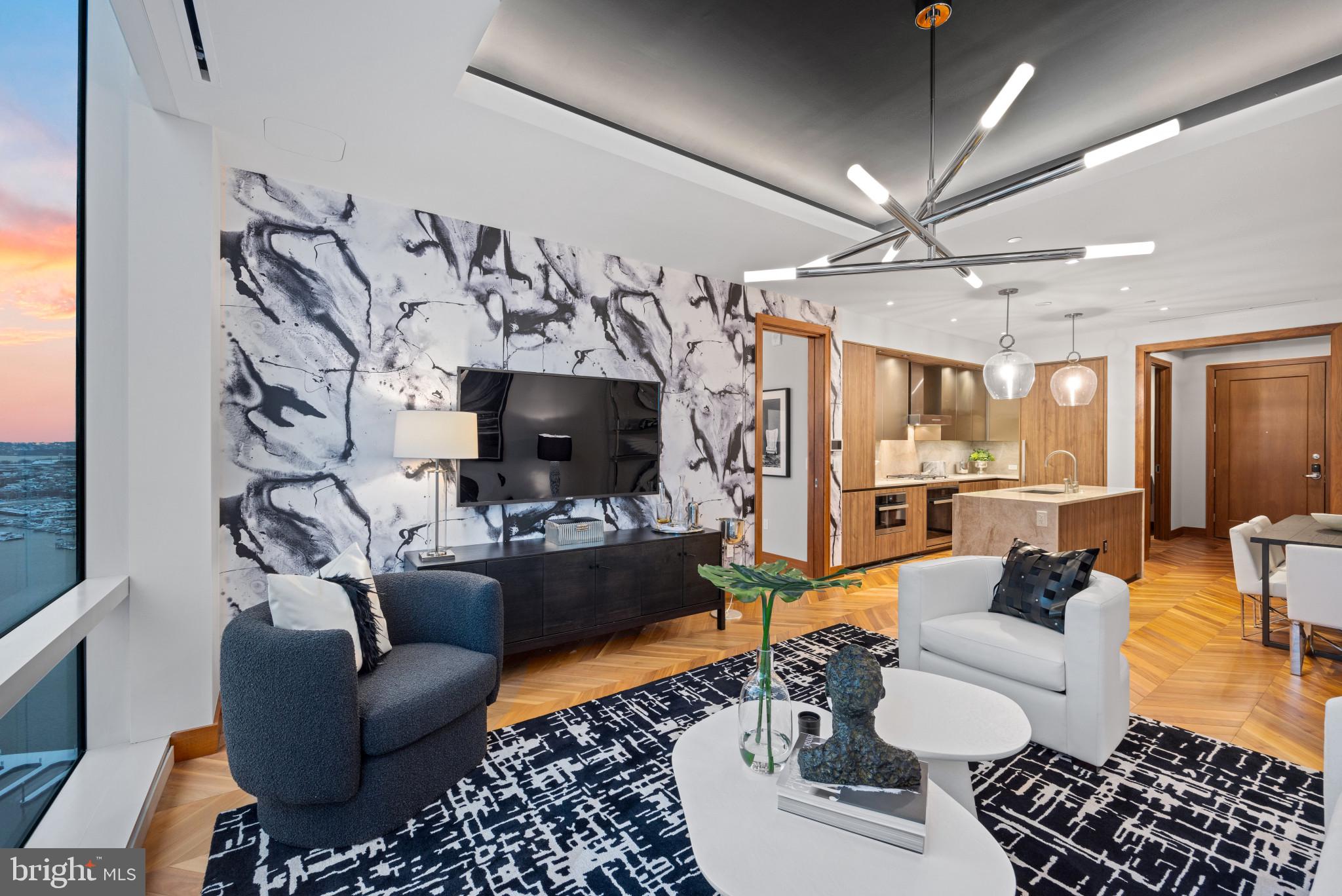FOUR SEASONS PRIVATE RESIDENCES - Residential