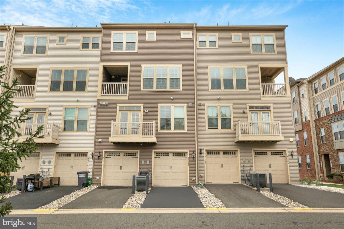 LOUDOUN CROSSING CONDOMINIUM - Residential
