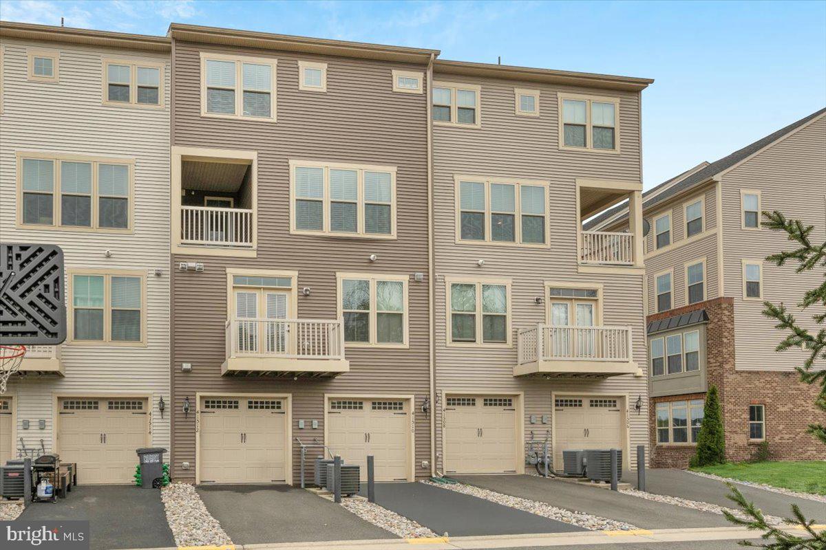 LOUDOUN CROSSING CONDOMINIUM - Residential
