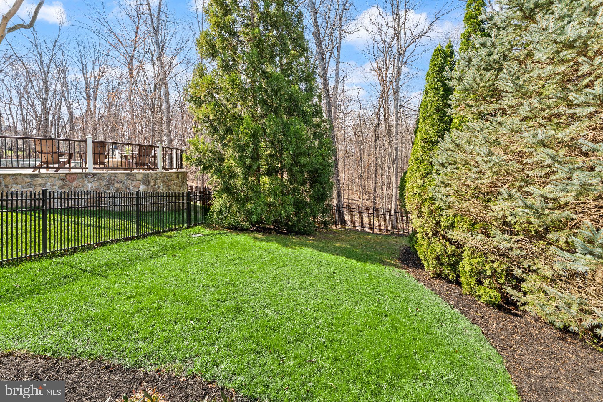 LANSDOWNE ON THE POTOMAC - Residential