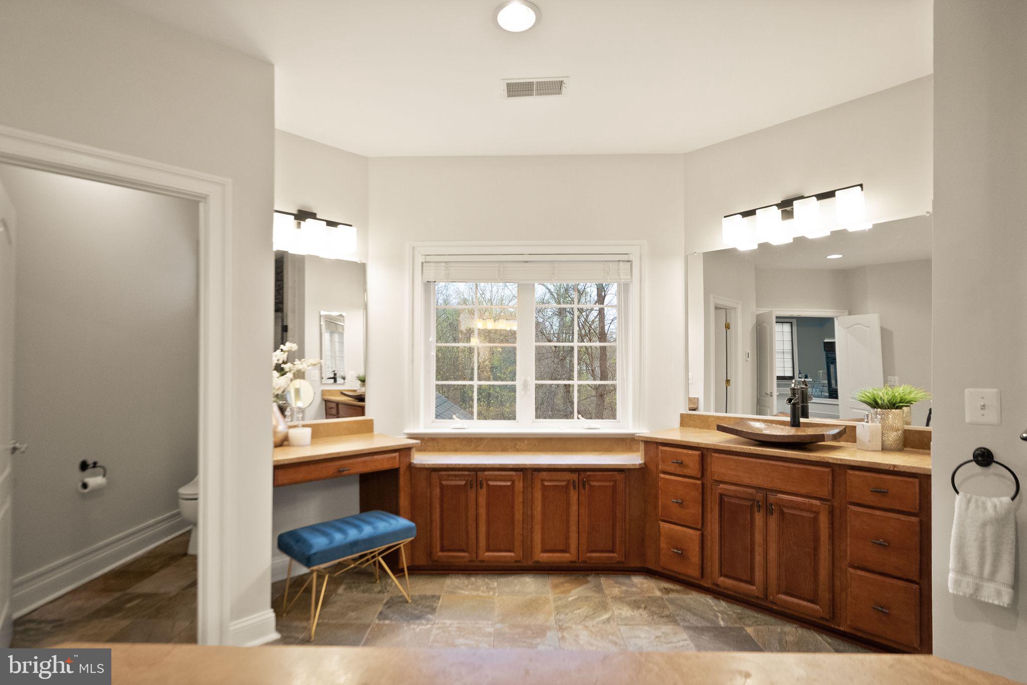 LANSDOWNE ON THE POTOMAC - Residential