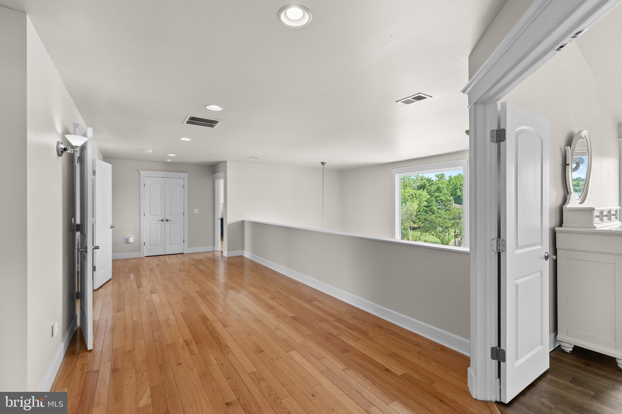 OAKWOOD - Residential