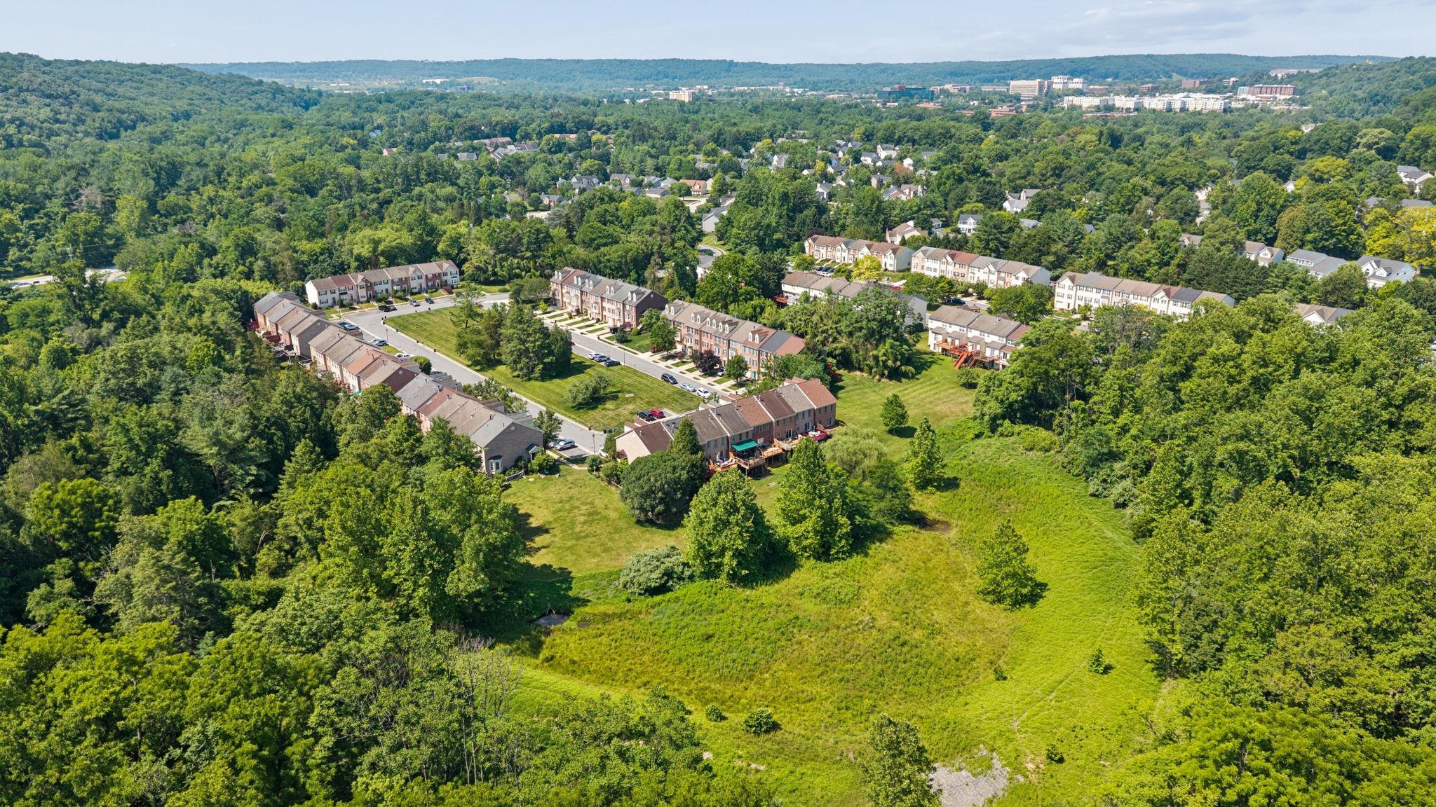 HUNTERS RUN - Residential