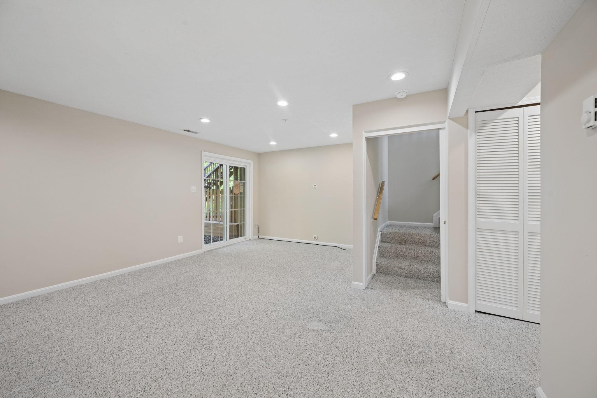 HUNTERS RUN - Residential