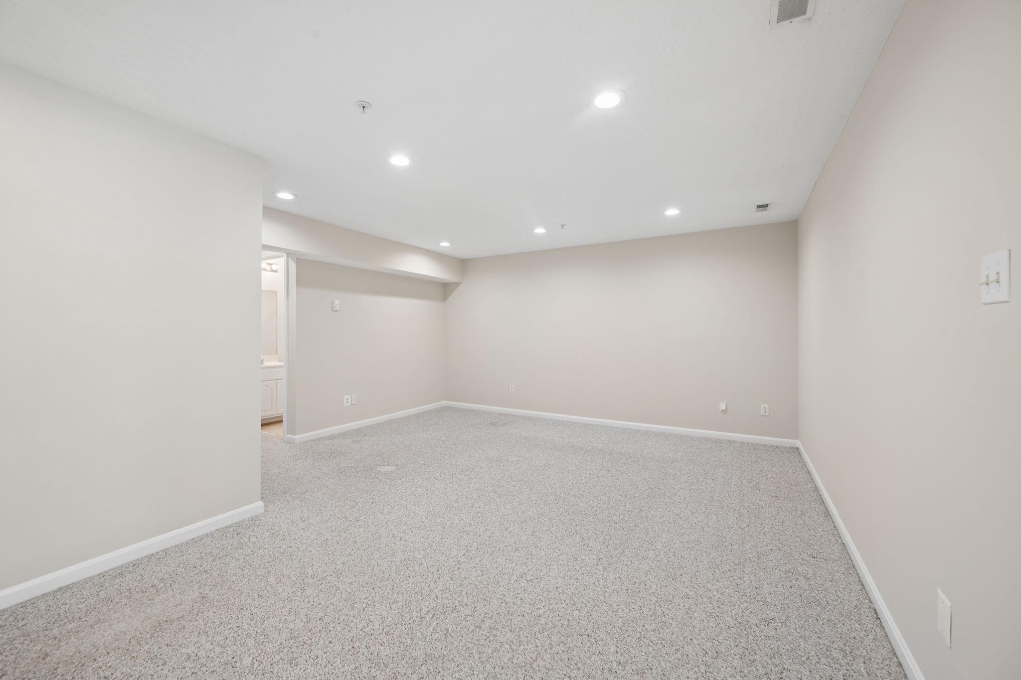 HUNTERS RUN - Residential
