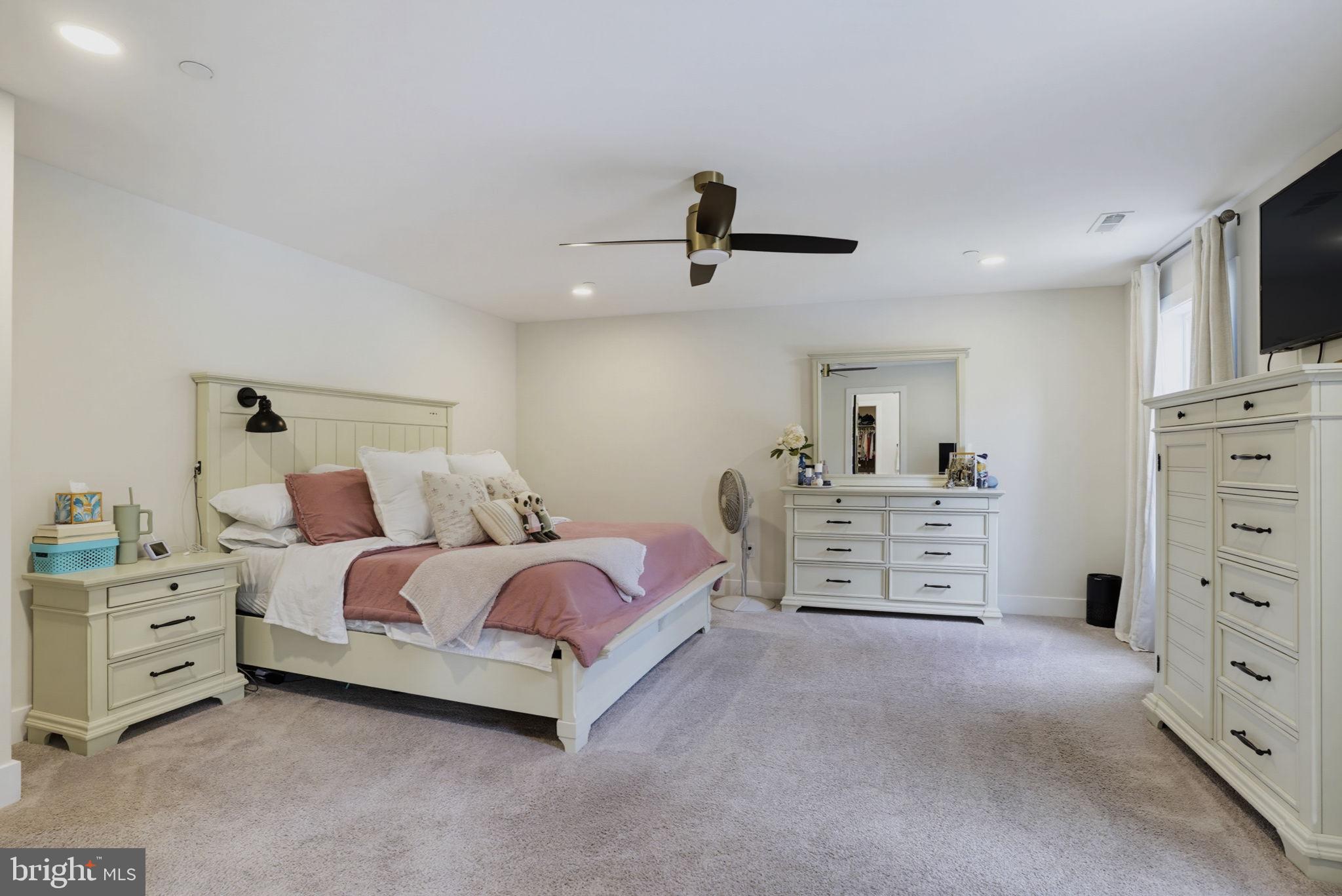 CLIFFTON ON THE POTOMAC - Residential