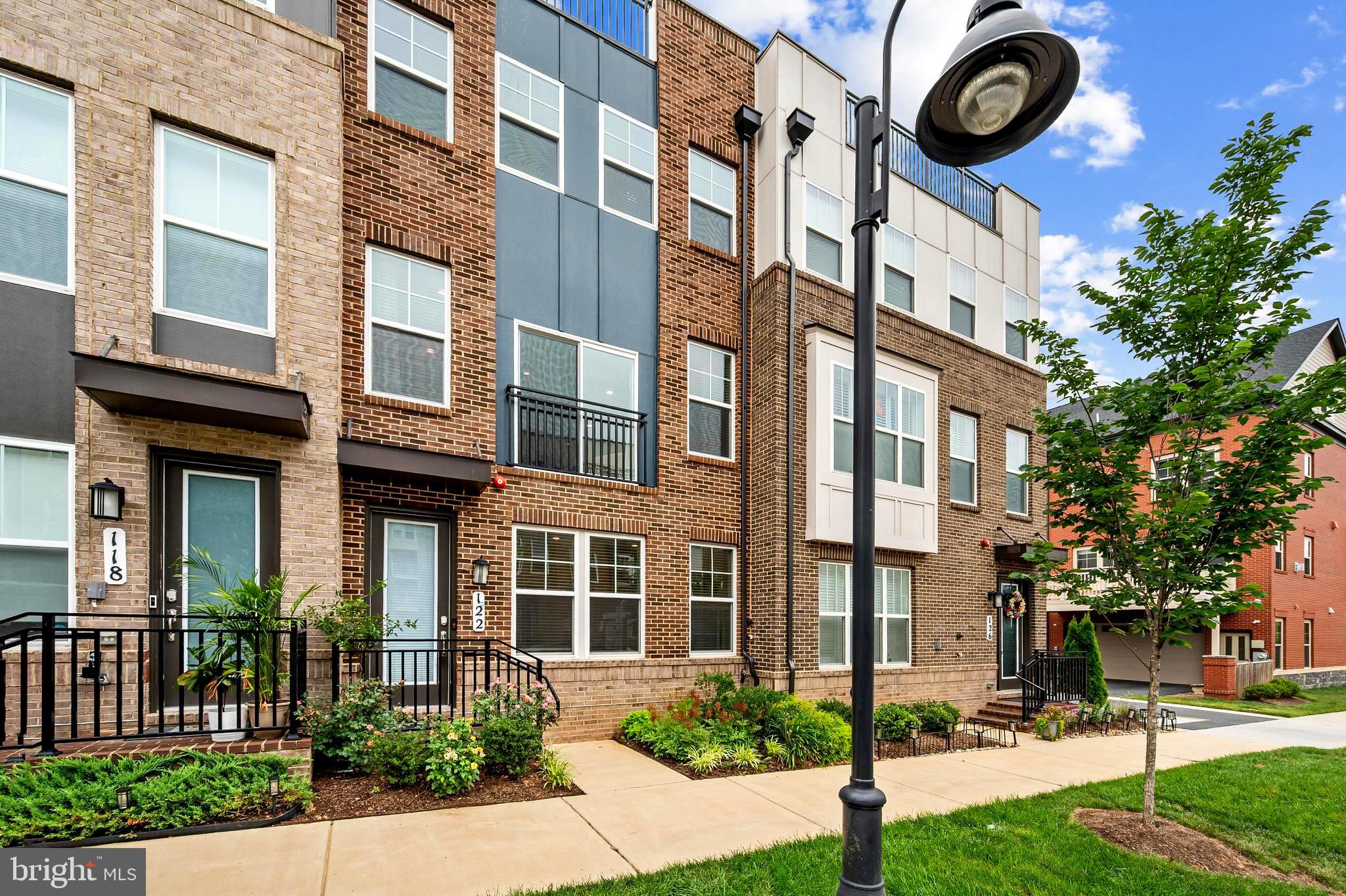 CROWN FARM - Residential