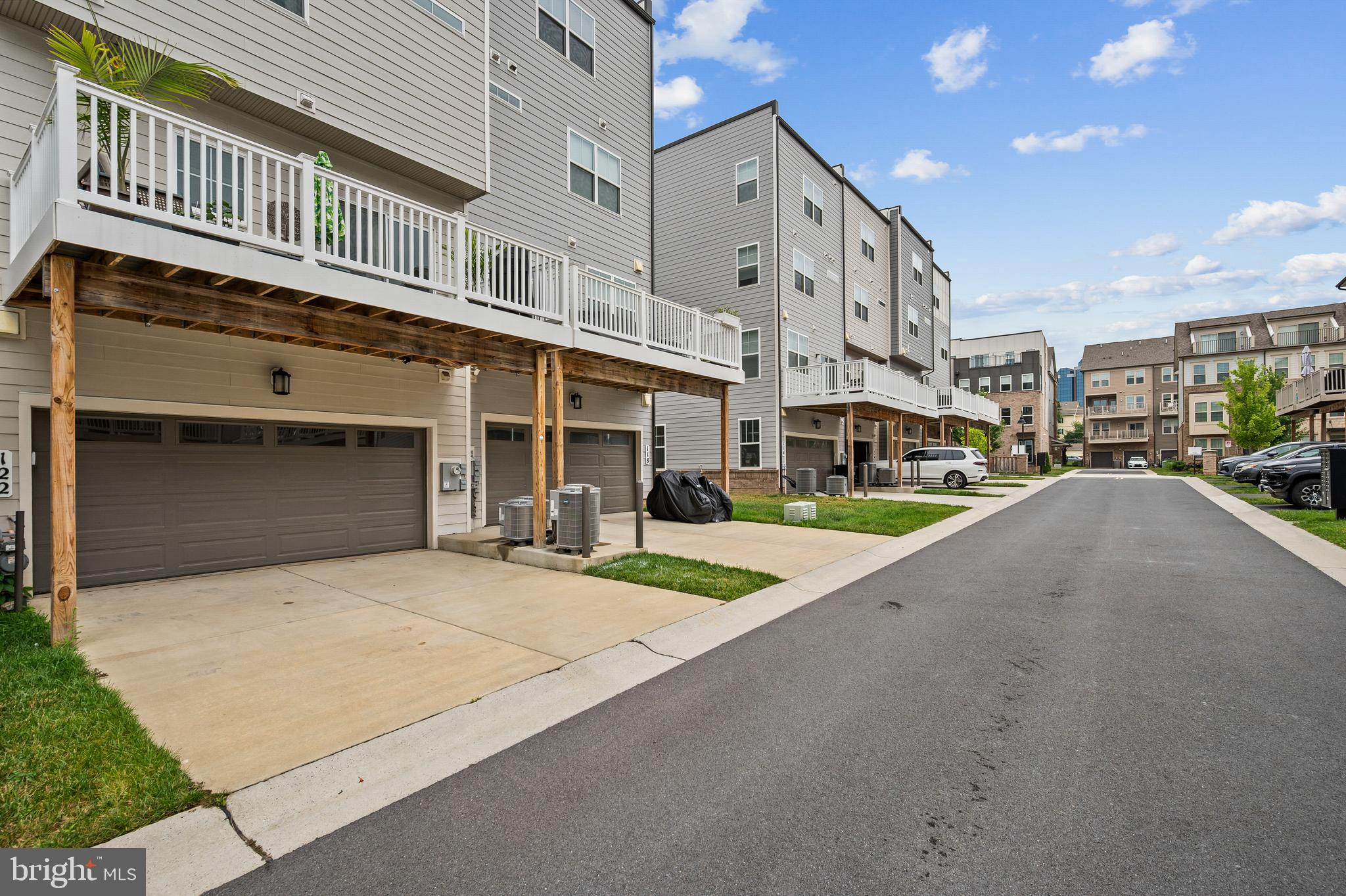 CROWN FARM - Residential