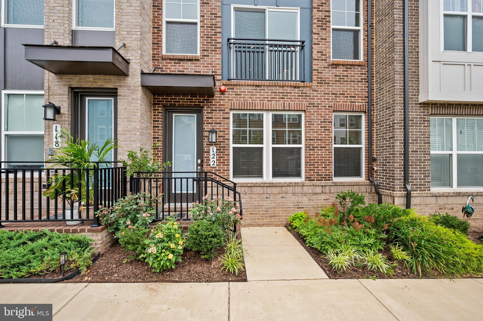 CROWN FARM - Residential