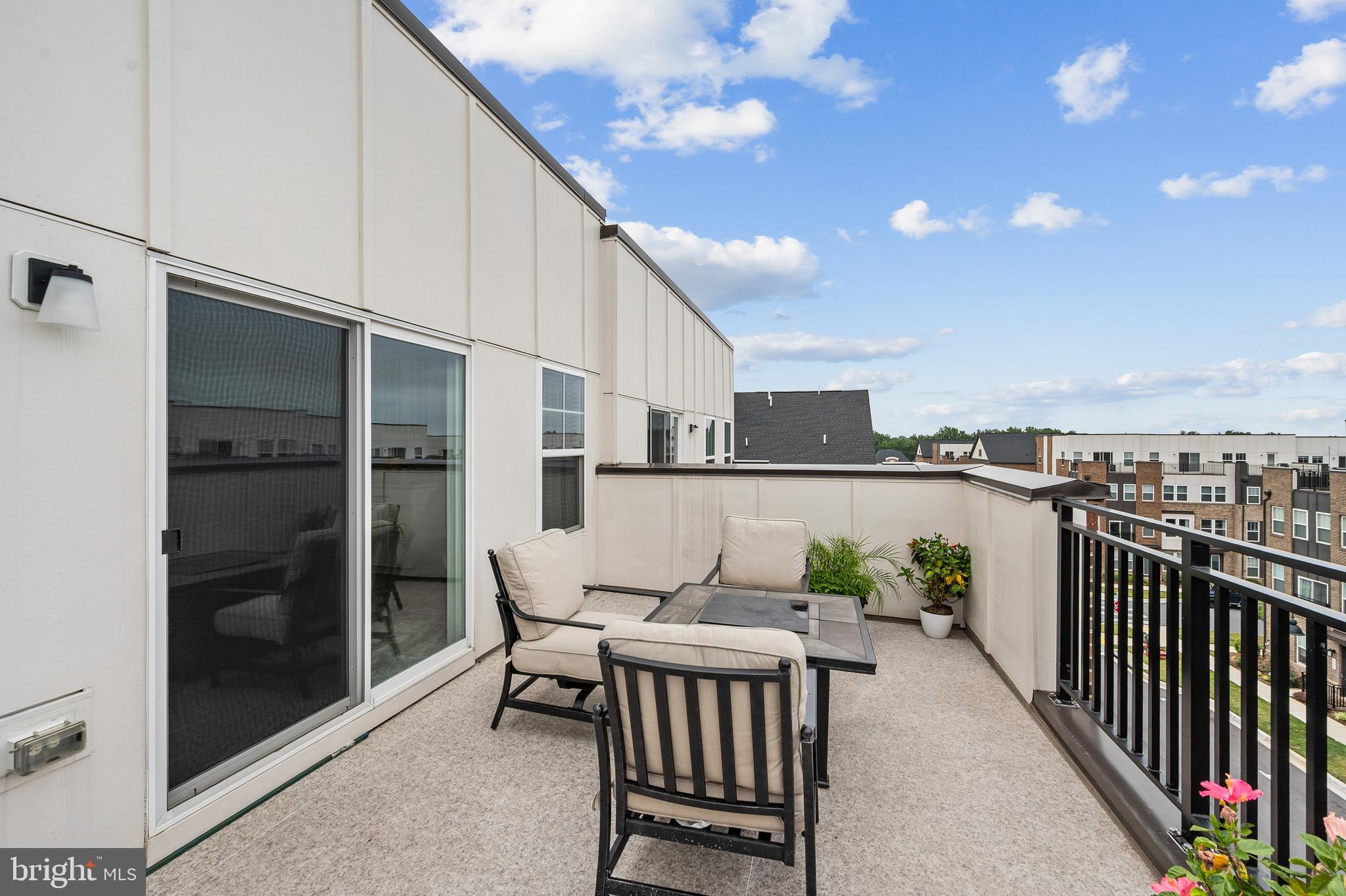 CROWN FARM - Residential