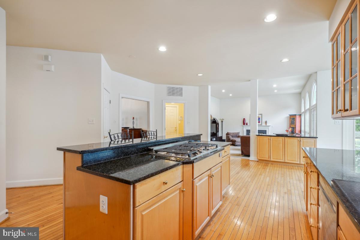 POTOMAC REGENCY - Residential