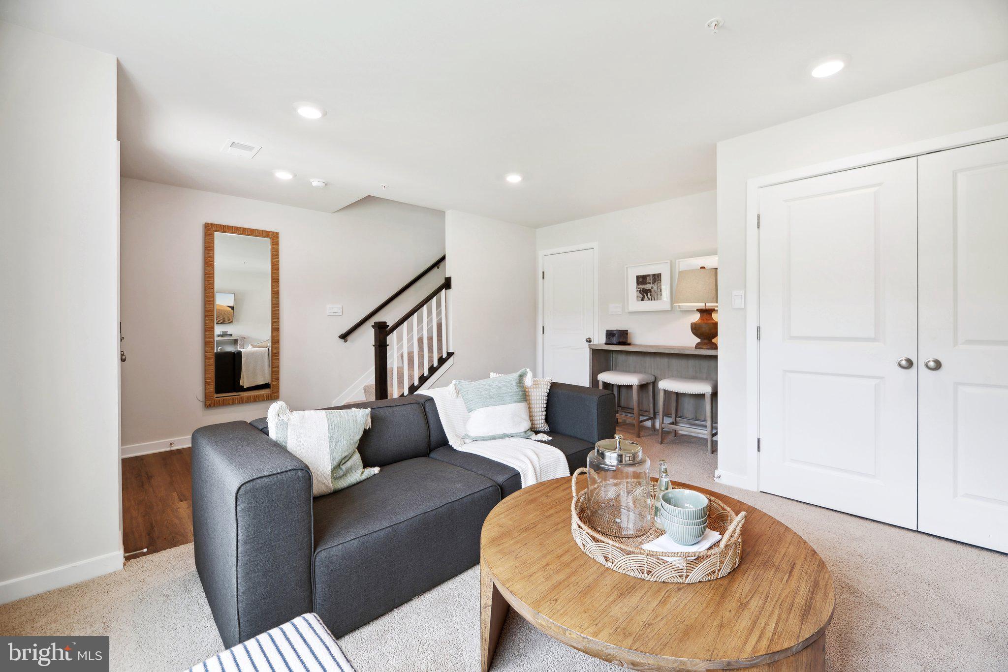 RIVERPOINTE - Residential