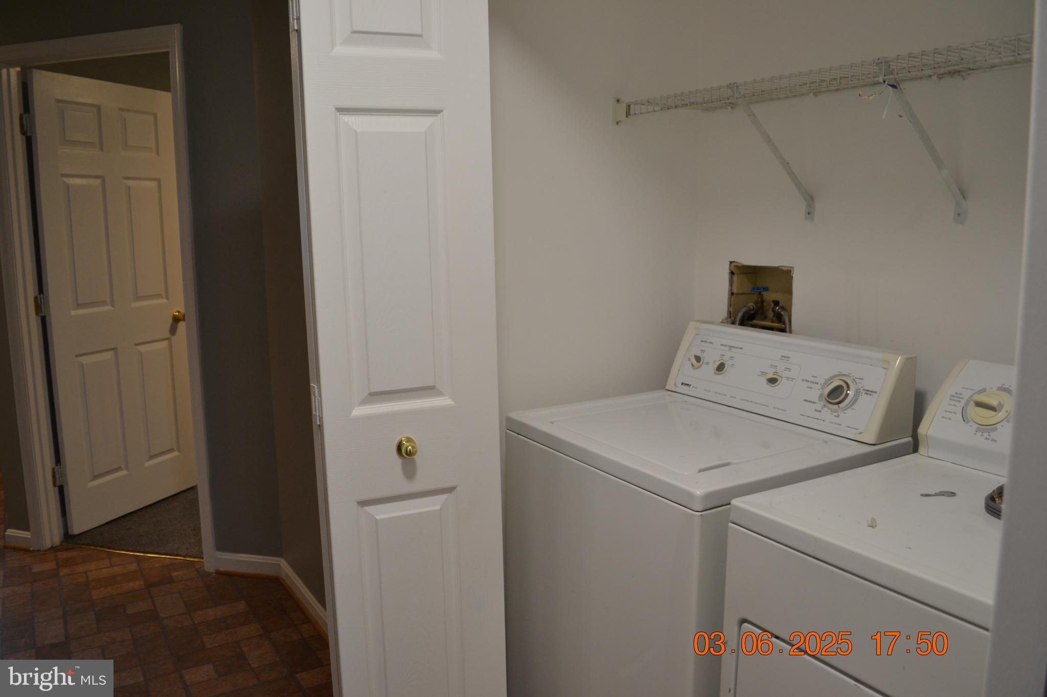 RIDGE COMMONS - Residential Lease