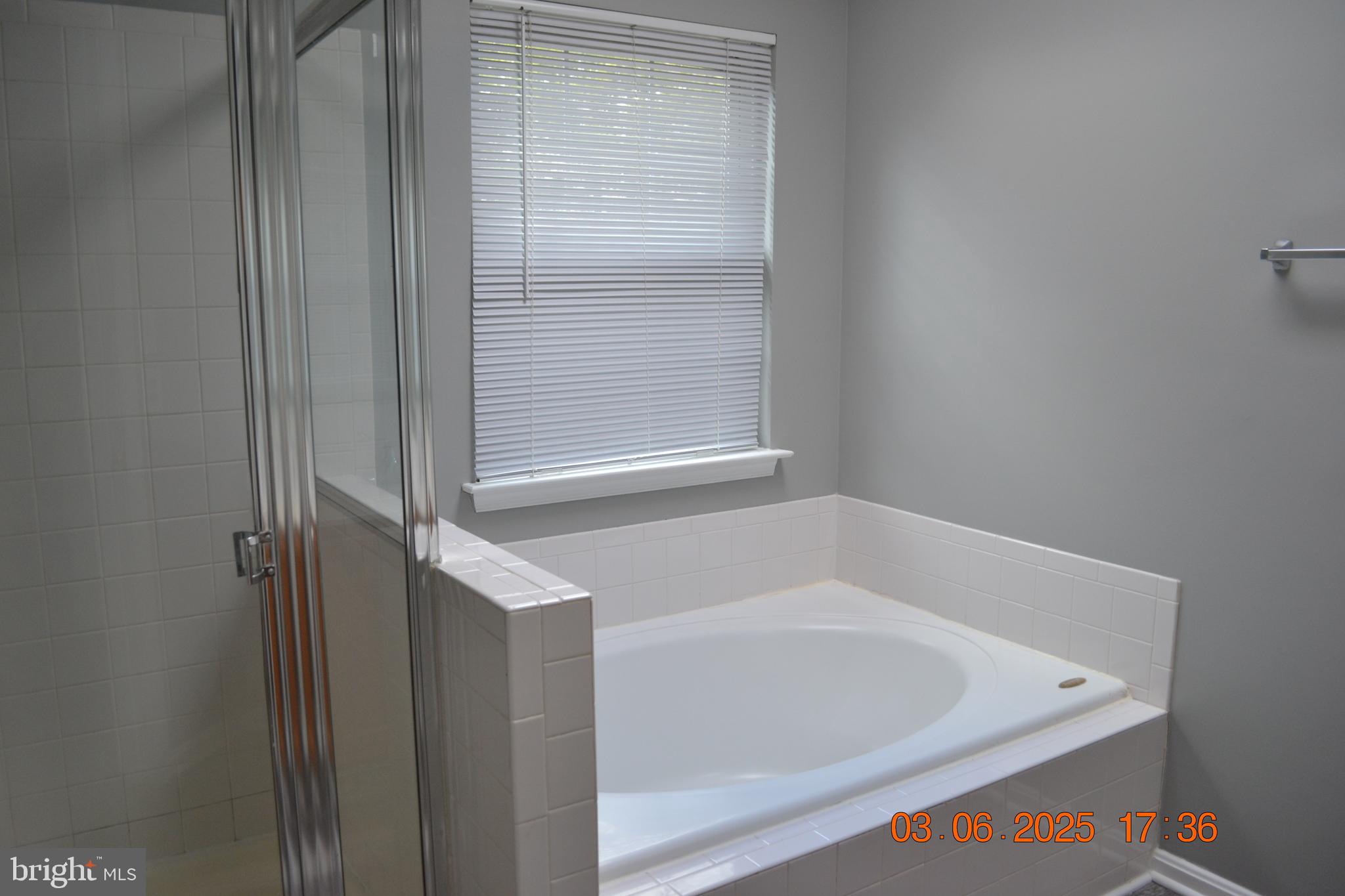 RIDGE COMMONS - Residential Lease