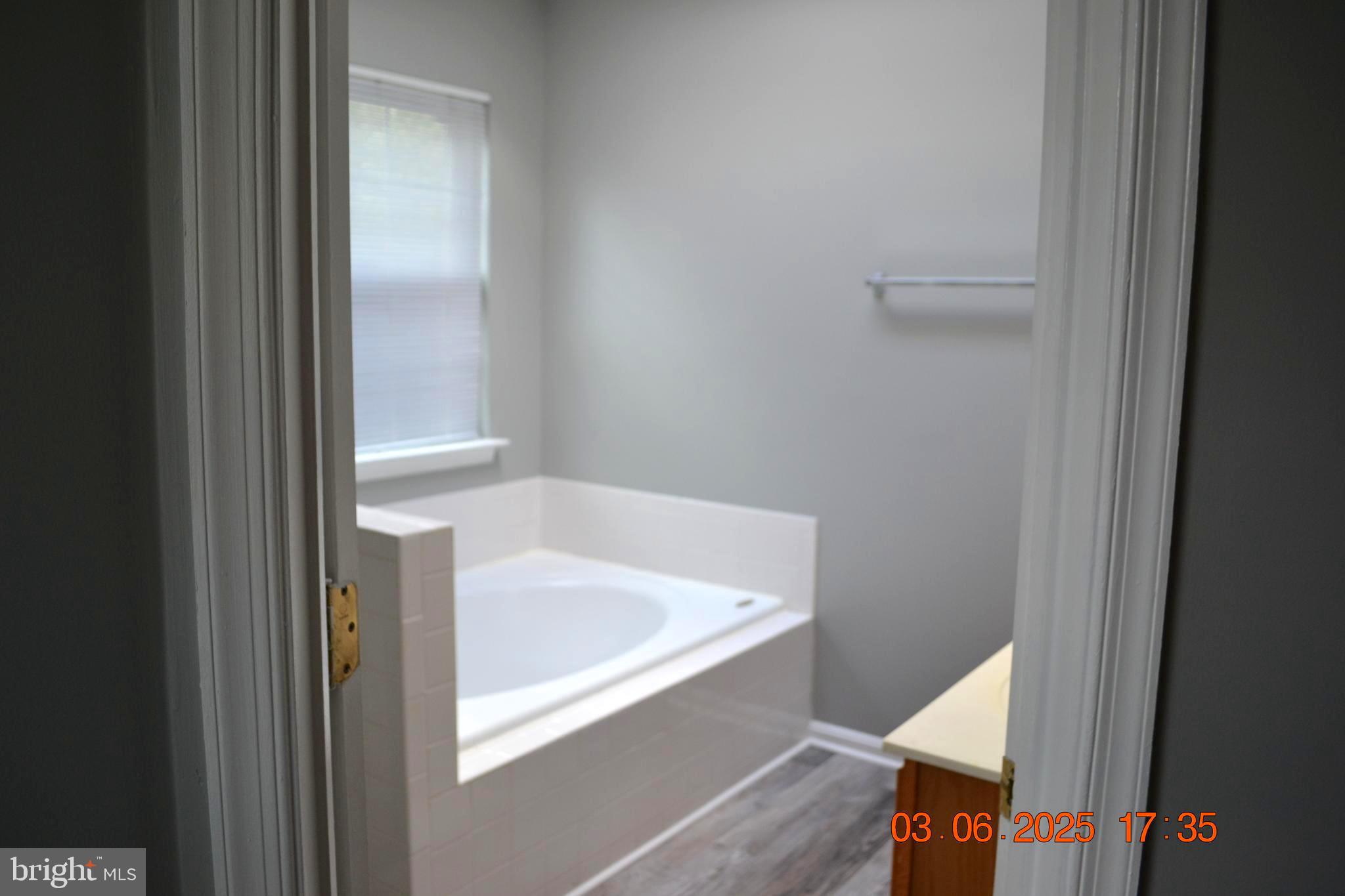 RIDGE COMMONS - Residential Lease