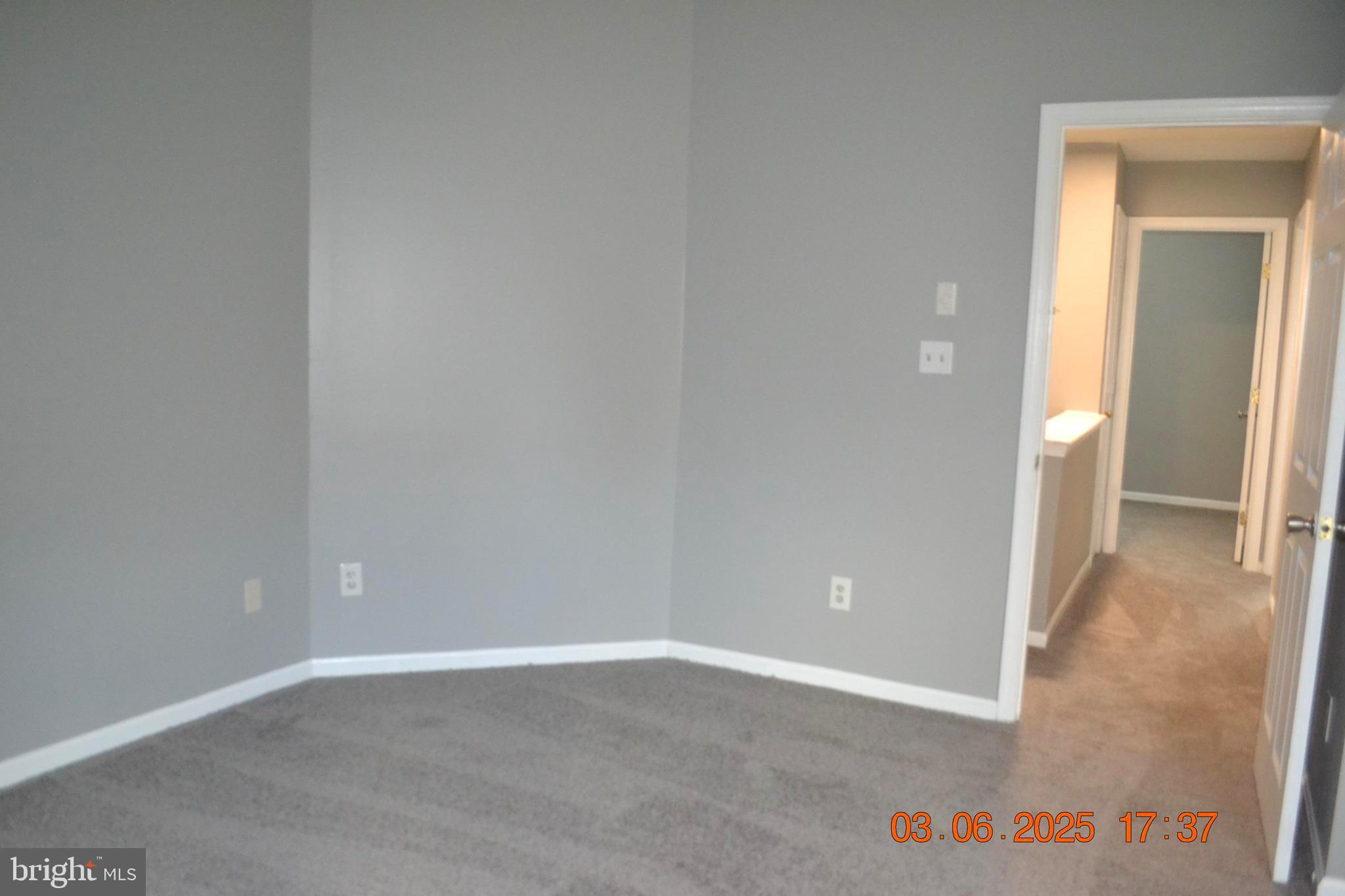 RIDGE COMMONS - Residential Lease
