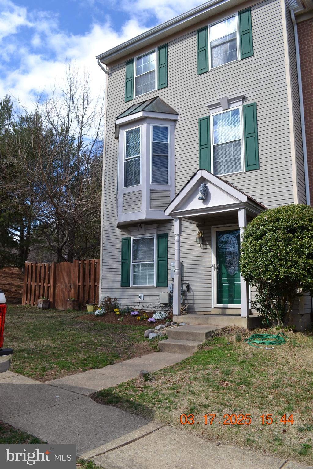 RIDGE COMMONS - Residential Lease
