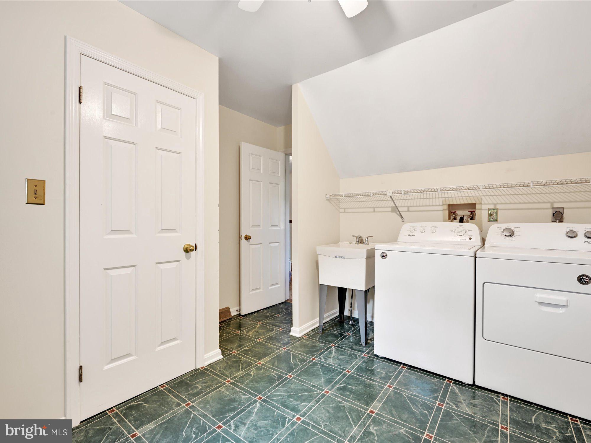 FOXSHIRE - Residential