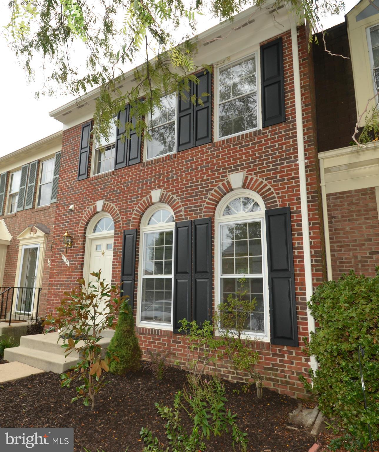 WONDERFUL 3BR, 3.5BA HOME BACKING TO TREES IN KINGSTOWNE..HUGE LIV RM W/ LOTS OF LIGHT...SEP DIN RM...KIT W/ NEWER CABINETRY, APPL'S & GRANITE COUNTERS..WALKOUT TO LARGE SUNDECK...WOOD LAMINATE FLOORING THROUGHOUT MAIN & LWR LVL..MBR SUITE W/ VAULTED CEILING & LUXURY BATH...SPACIOUS REC RM W/  EXTRA GUEST RM & BATH, GREAT IN-LAW SUITE..WALKOUT TO PATIO DECK & FENCED ..NEW CARPET & PAINT..AVAIL NOW