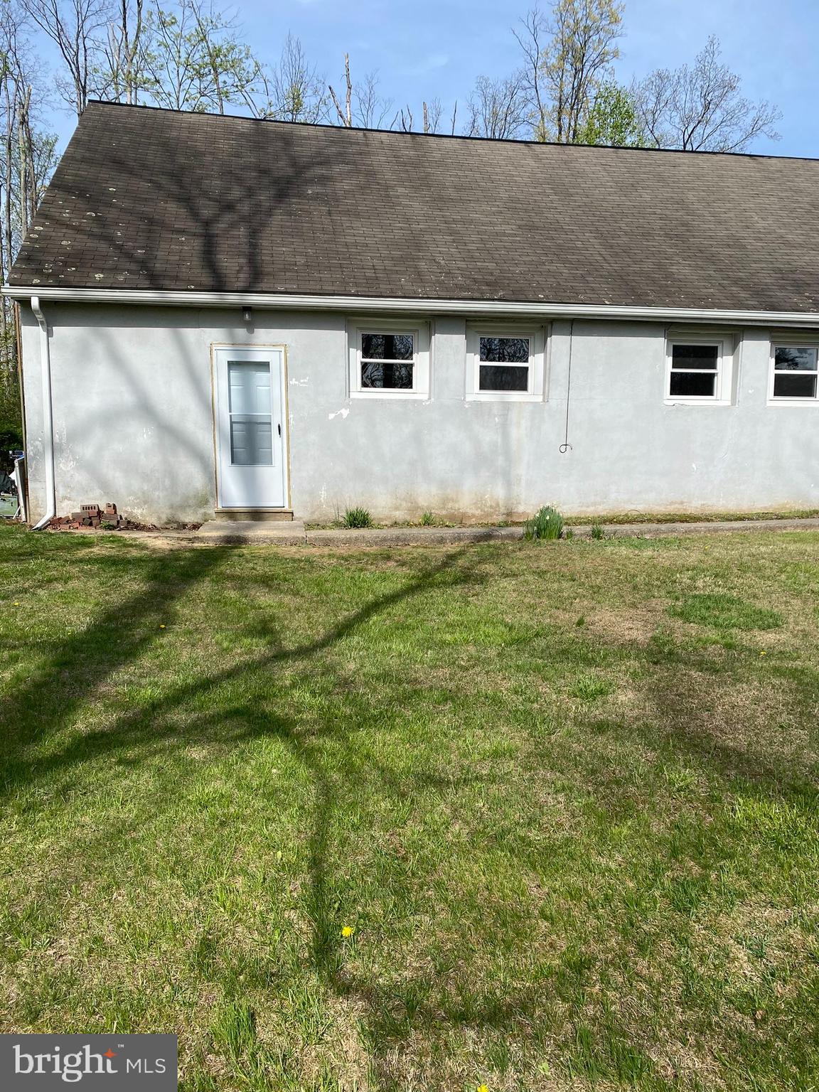 Country Setting, Spacious 1 bedroom, 1 bath, Ranch style half twin, available! Freshly painted, new carpet, new vinyl flooring, nice large eat-in kitchen with loads of cabinets and counter space, plenty of parking; laundry hook up available in utility/laundry room (private).  Unit available is the back half known as Unit B. (2 in total) 1st Month, Last Month, & Security Deposit Due with Certified checks at Lease Signing. 
Absolutely NO PETS!! All applicants must have Secure Employment, Great Credit and Clean Background check are a must.   ***All applications must go through RentSpree: https://apply.link/srI0rt4***