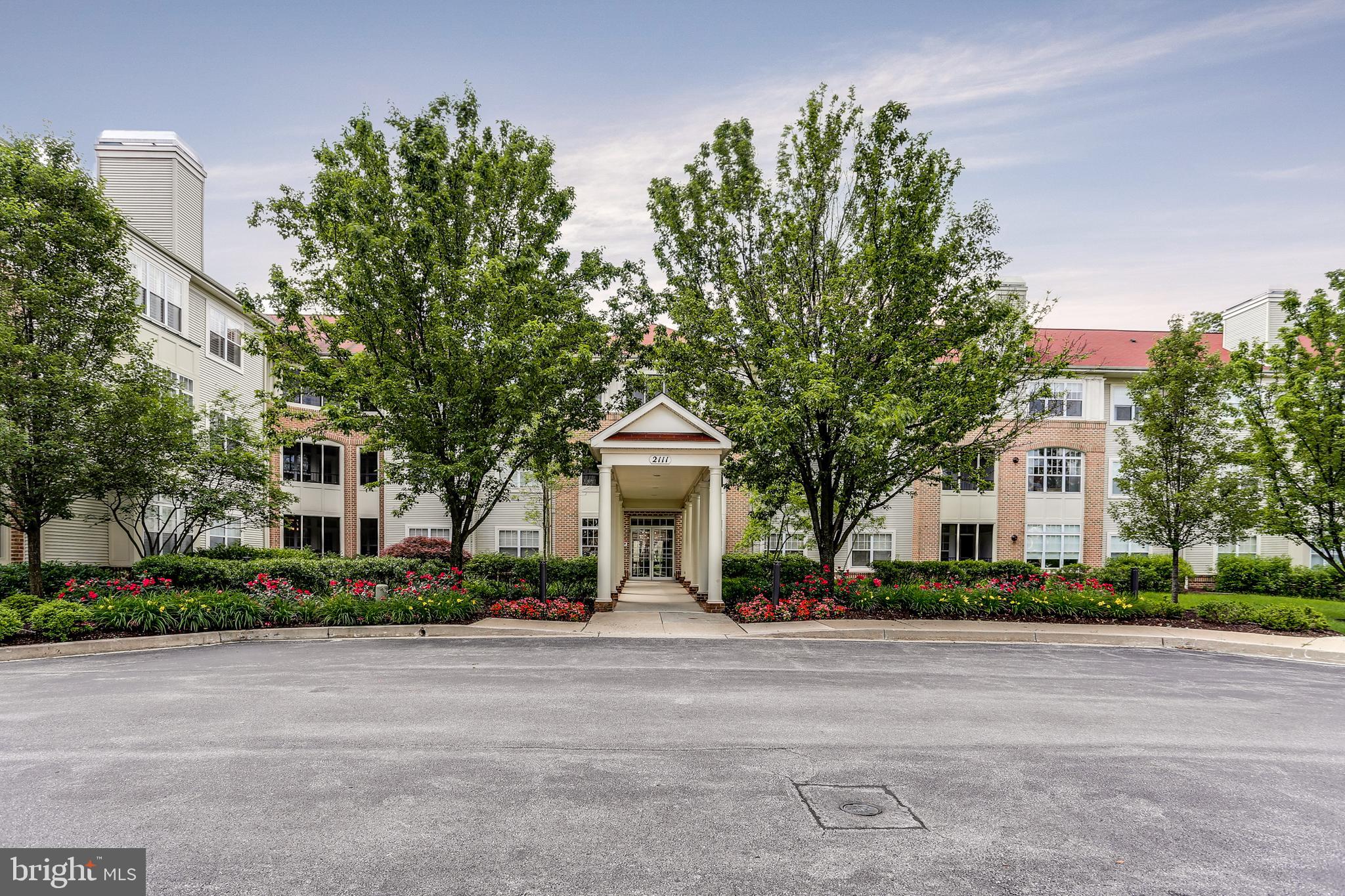 Spacious two bedroom condo in Waverly Woods.  Great schools. Assigned under ground parking.  9' ceiling, fireplace, two spacious bedrooms and bathrooms. Separate laundry room with storage.  Access to swimming pool and exercise room.  Very nice and welcoming lobby and meeting room on main level.  Good credit and employment reference are MUST.  June 1 move in date.