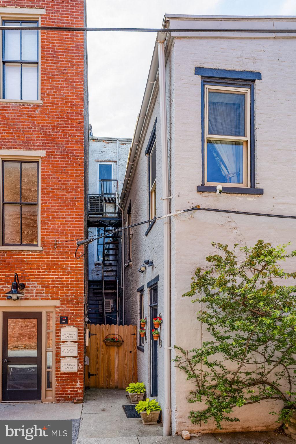 LANCASTER - Residential