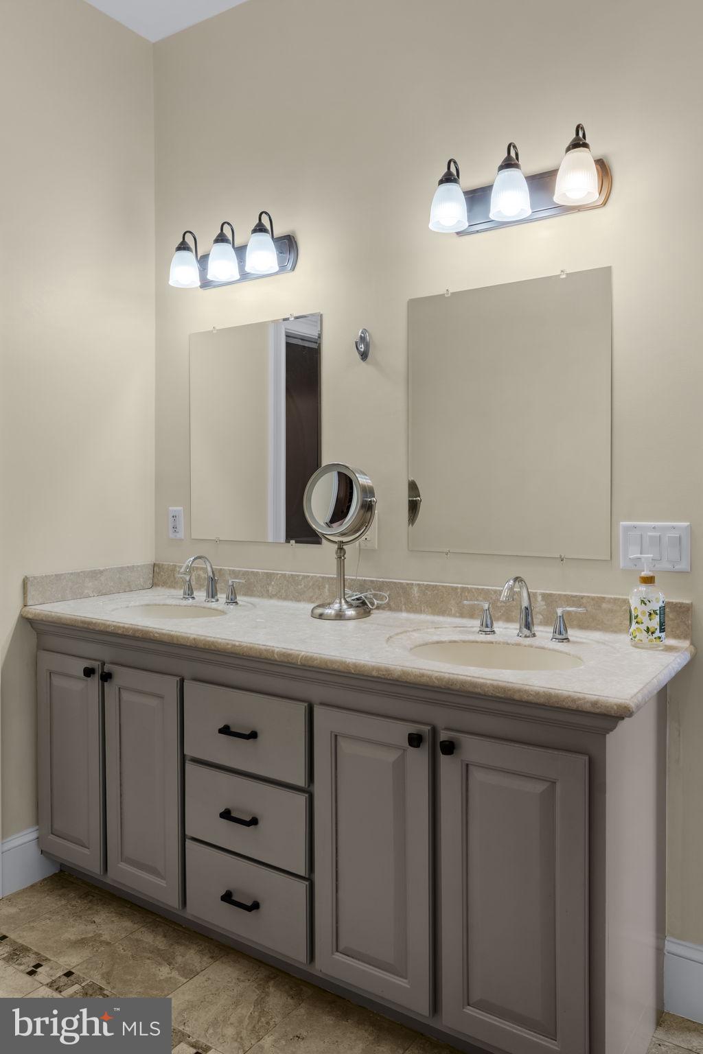 LANCASTER - Residential
