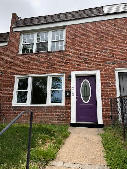 Freshly painted and available now! 3 bedroom/1 bath townhouse. Kitchen has granite counters, LVP flooring, new cabinets.