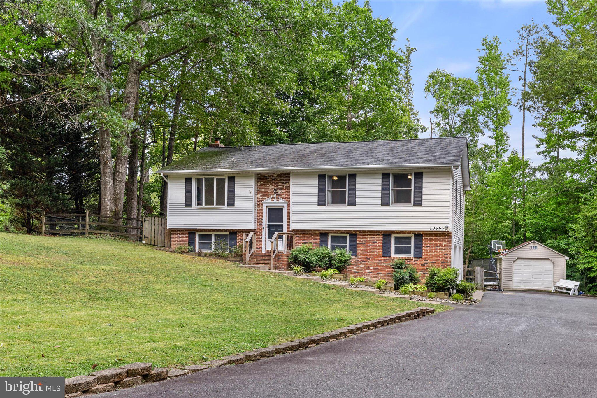 PRESIDENTIAL LAKES - Residential