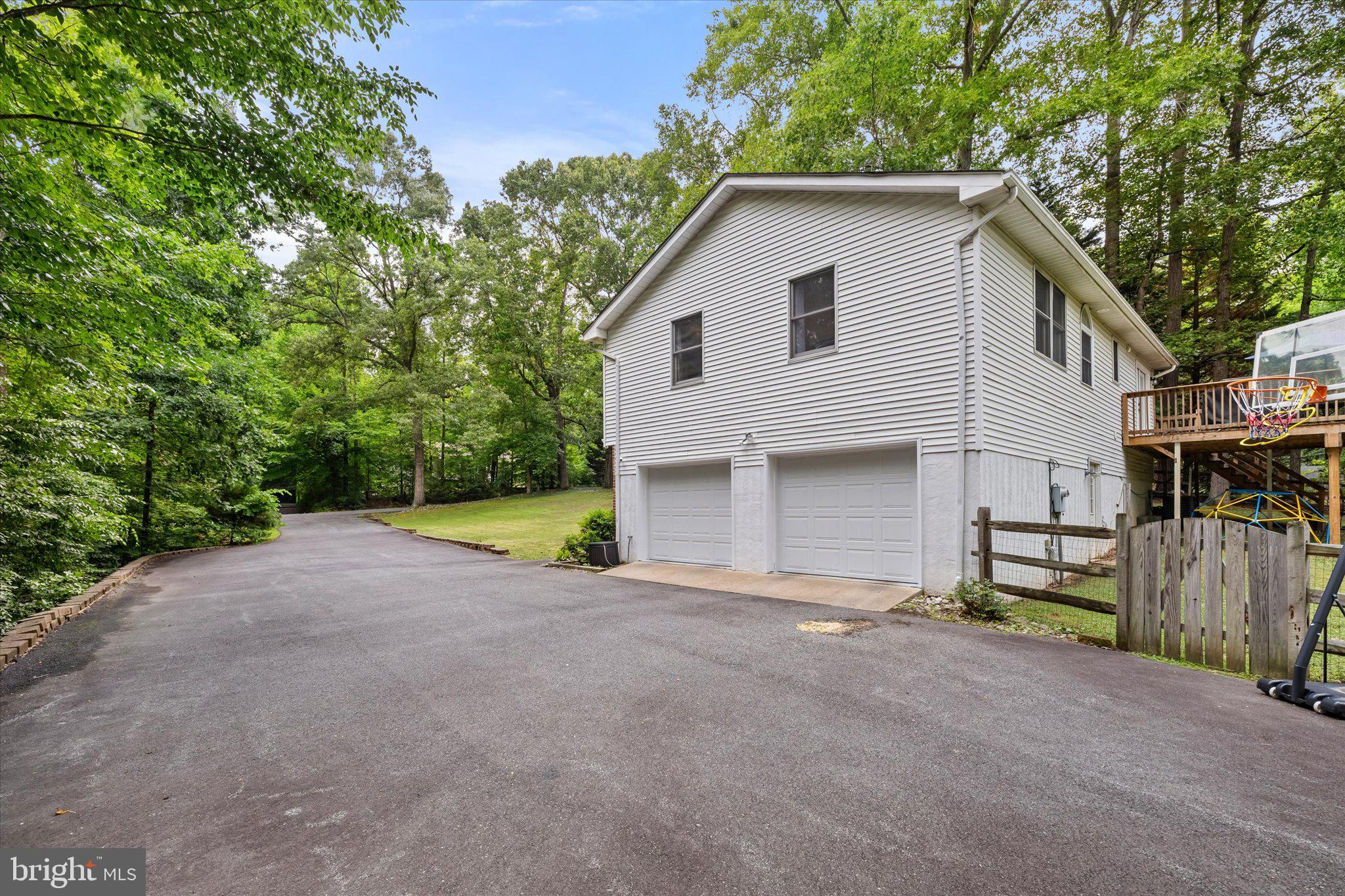 PRESIDENTIAL LAKES - Residential