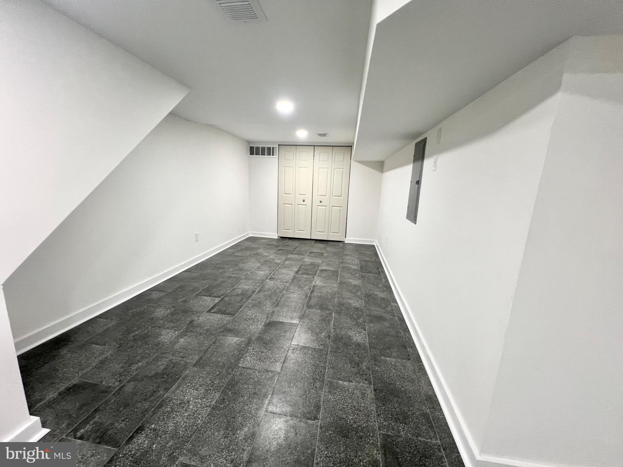 KENSINGTON - Residential