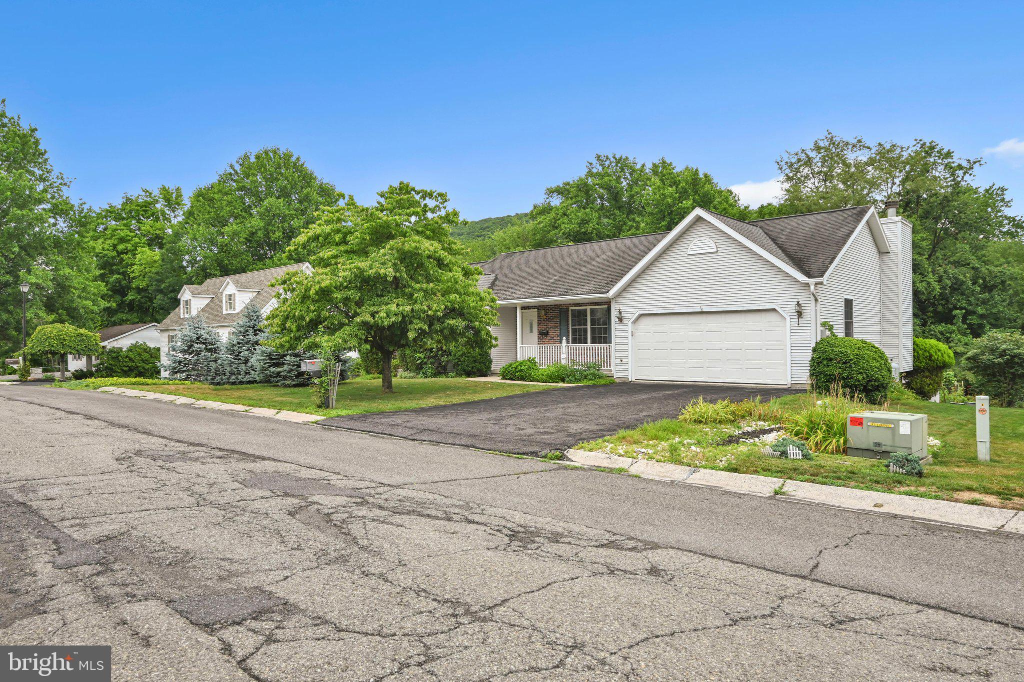FOREST HILLS - Residential