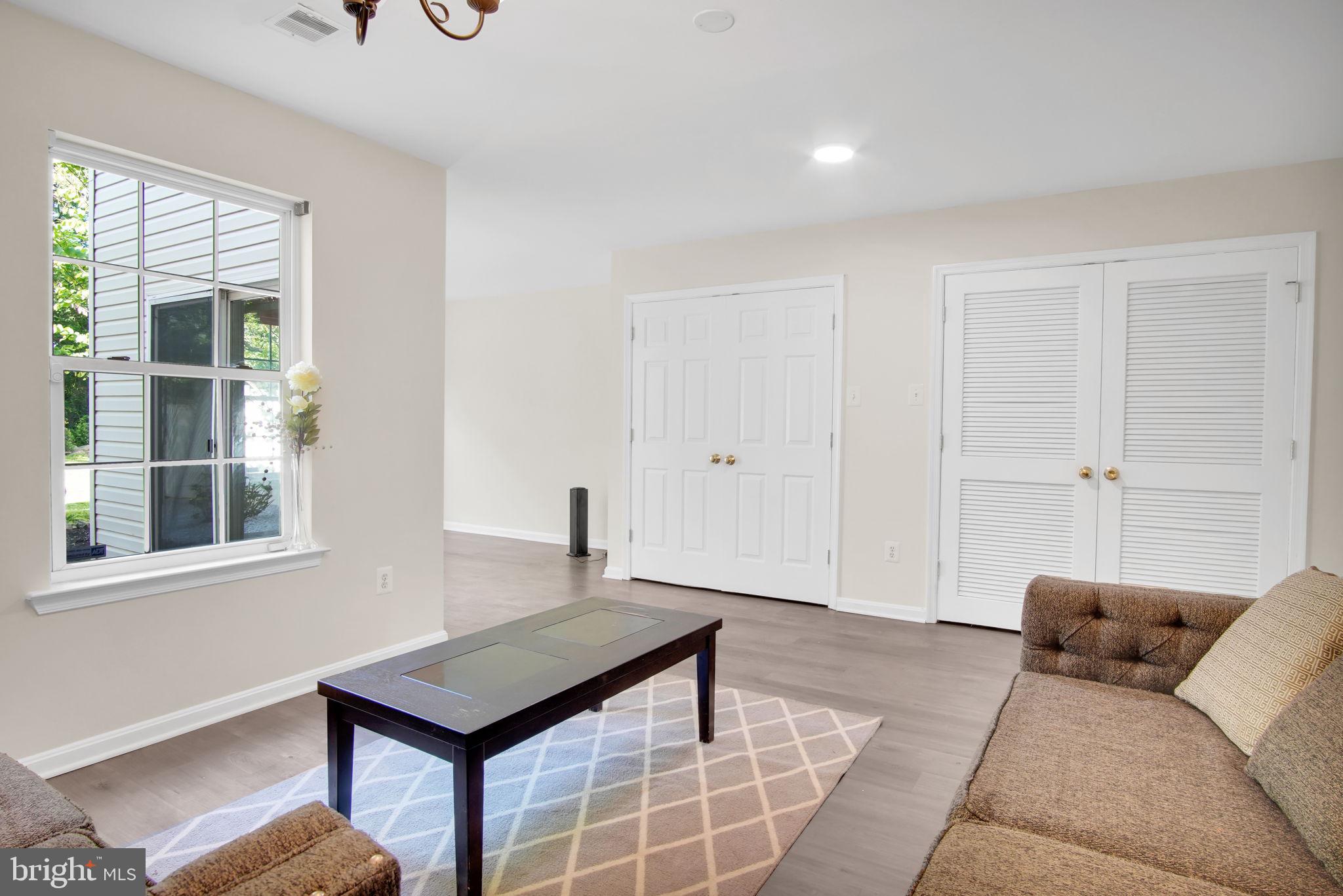 COUNTRY RIDGE - Residential