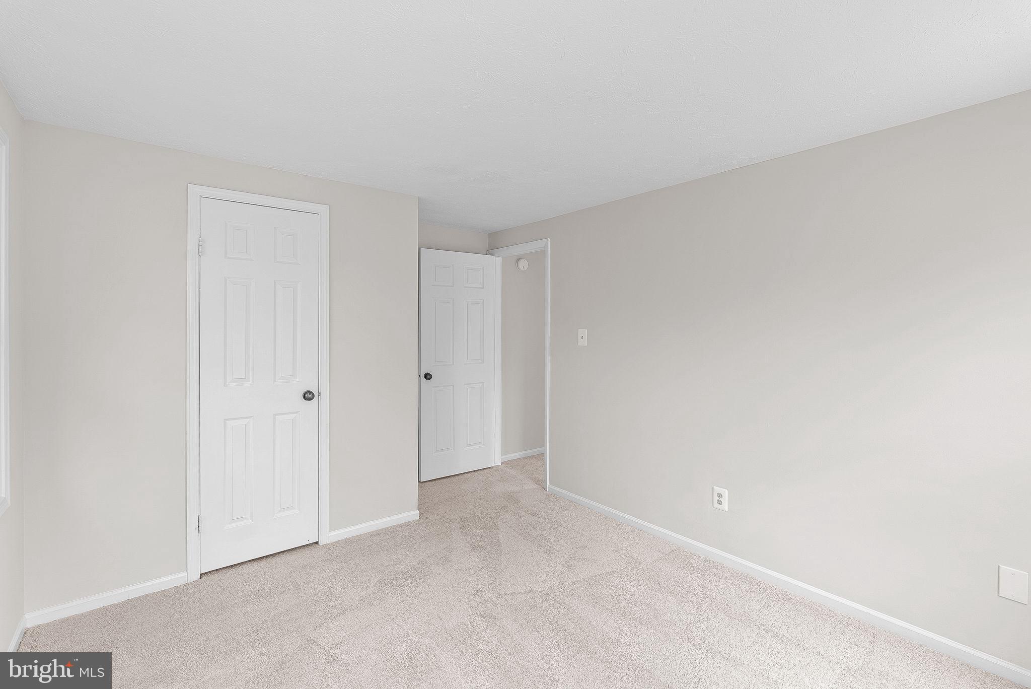 LONGWOOD KNOLLS - Residential