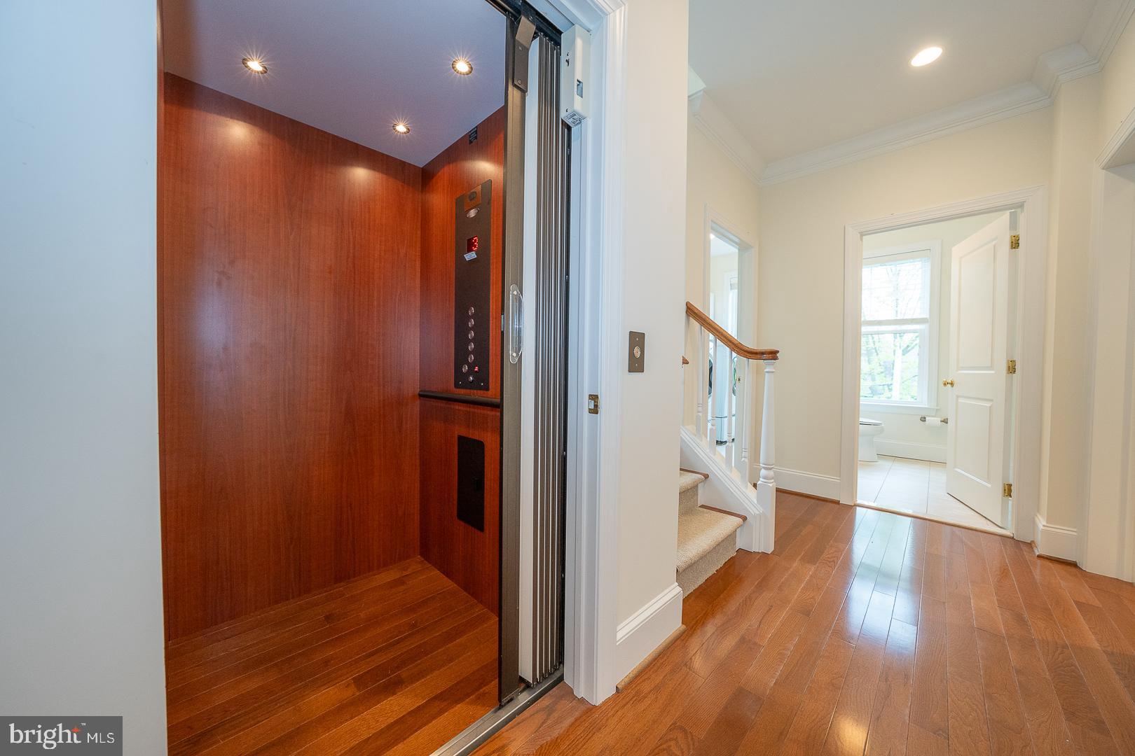 WHITEHALL - Residential