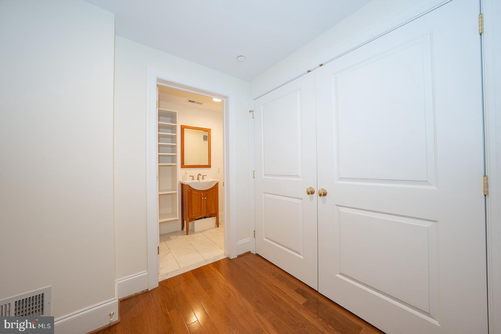 WHITEHALL - Residential